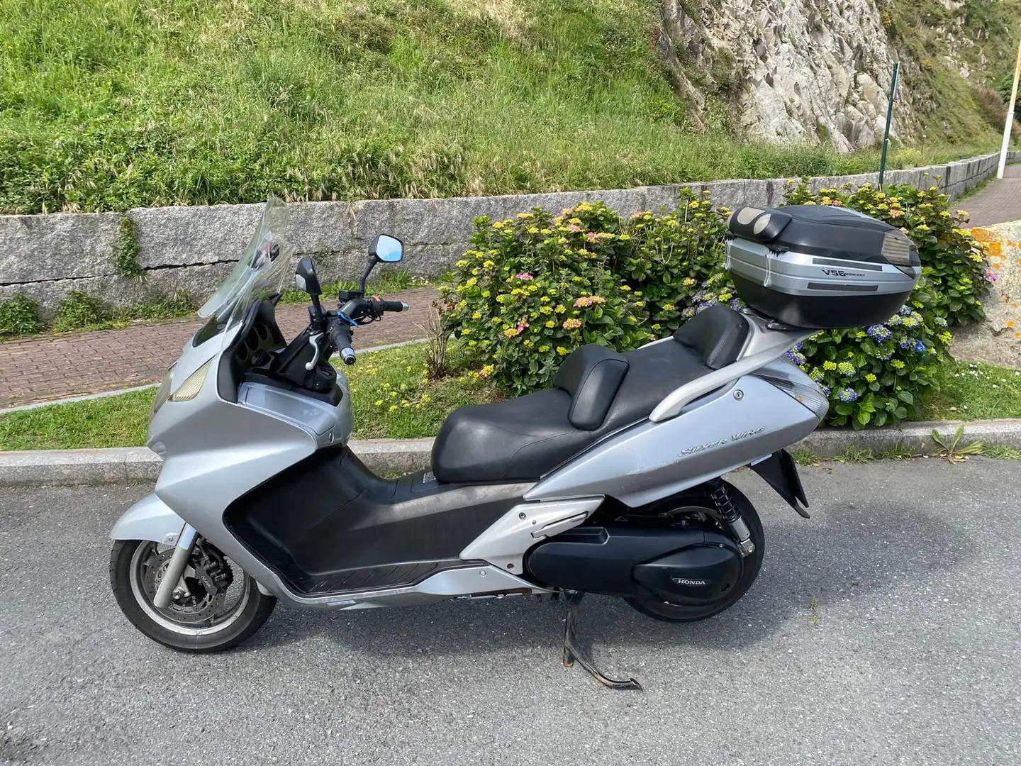 Honda Silver Wing 600 Plateado - 1