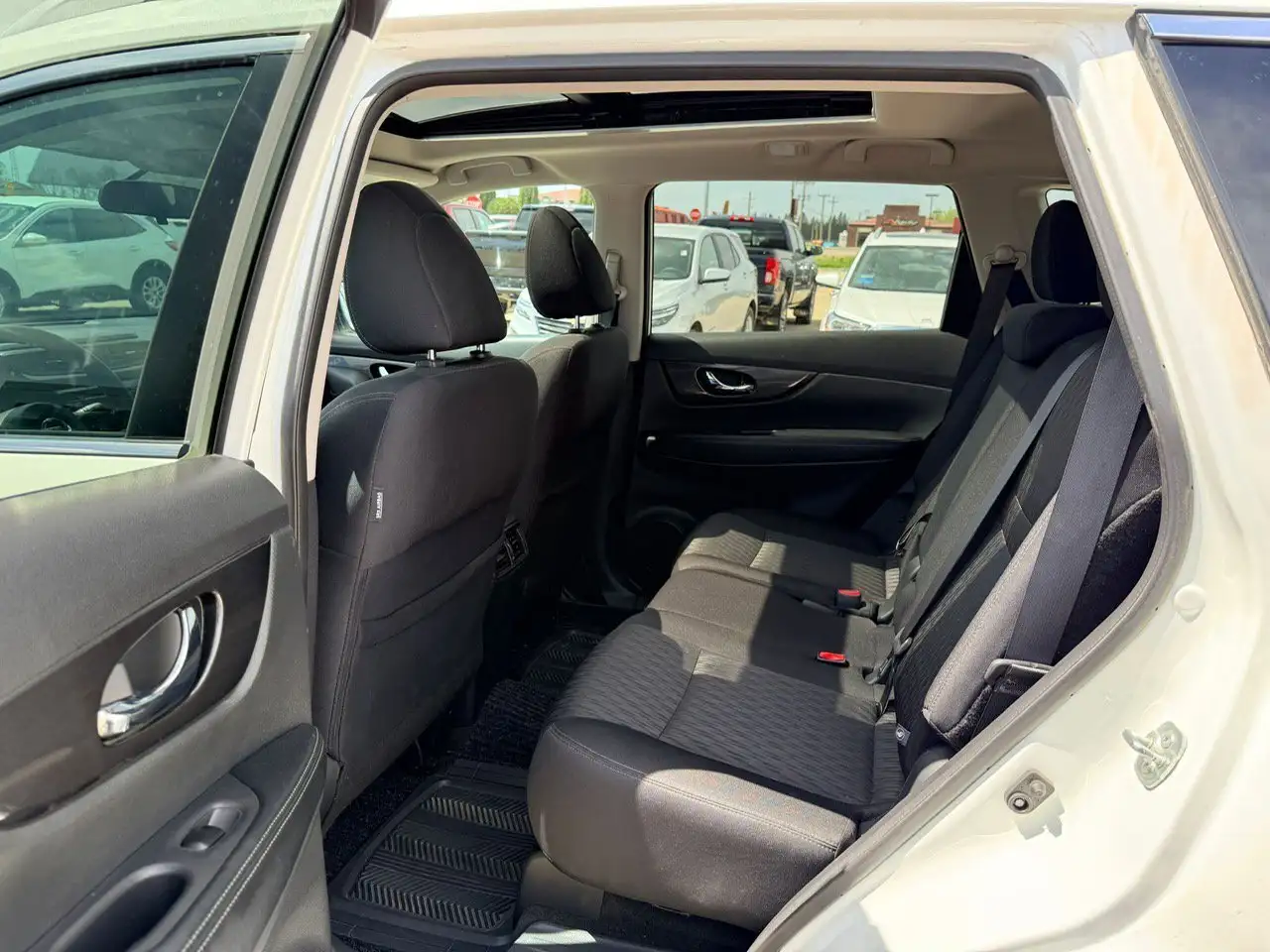 Nissan Rogue снимка Nissan Rogue