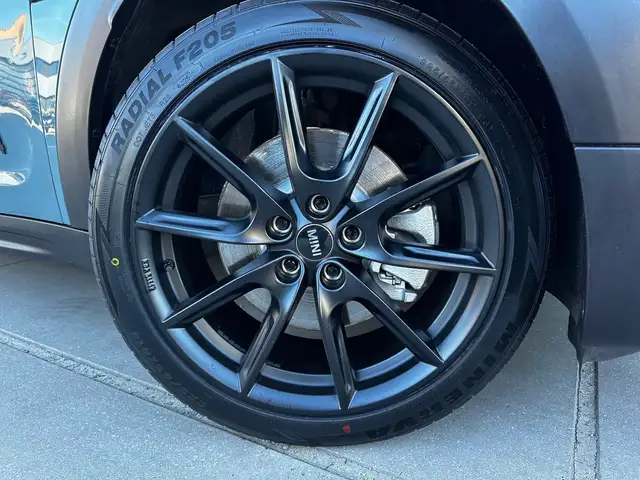 Mini Cooper Se view 8