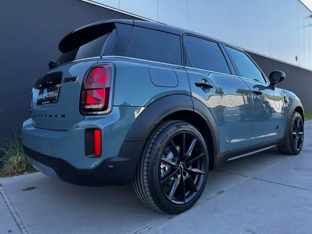 Mini Cooper Se view 3