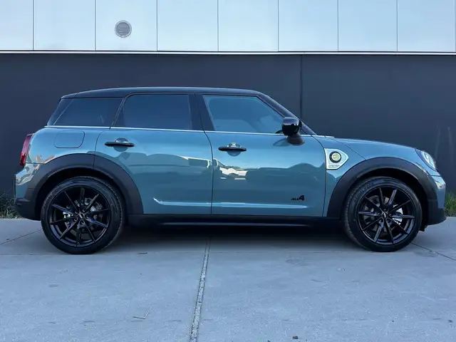 Mini Cooper Se view 2