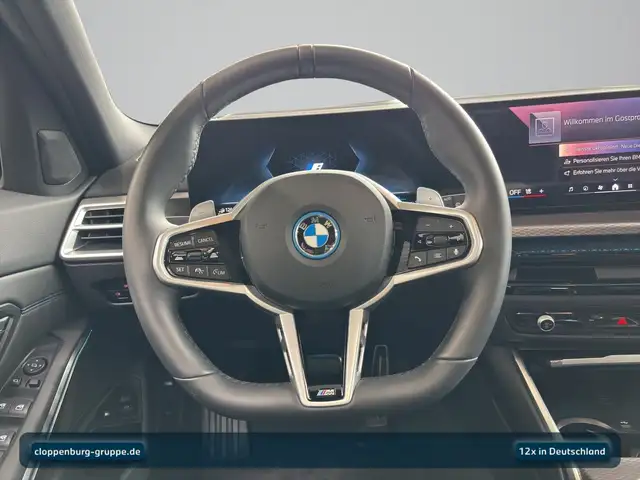 BMW 3 Series view 13