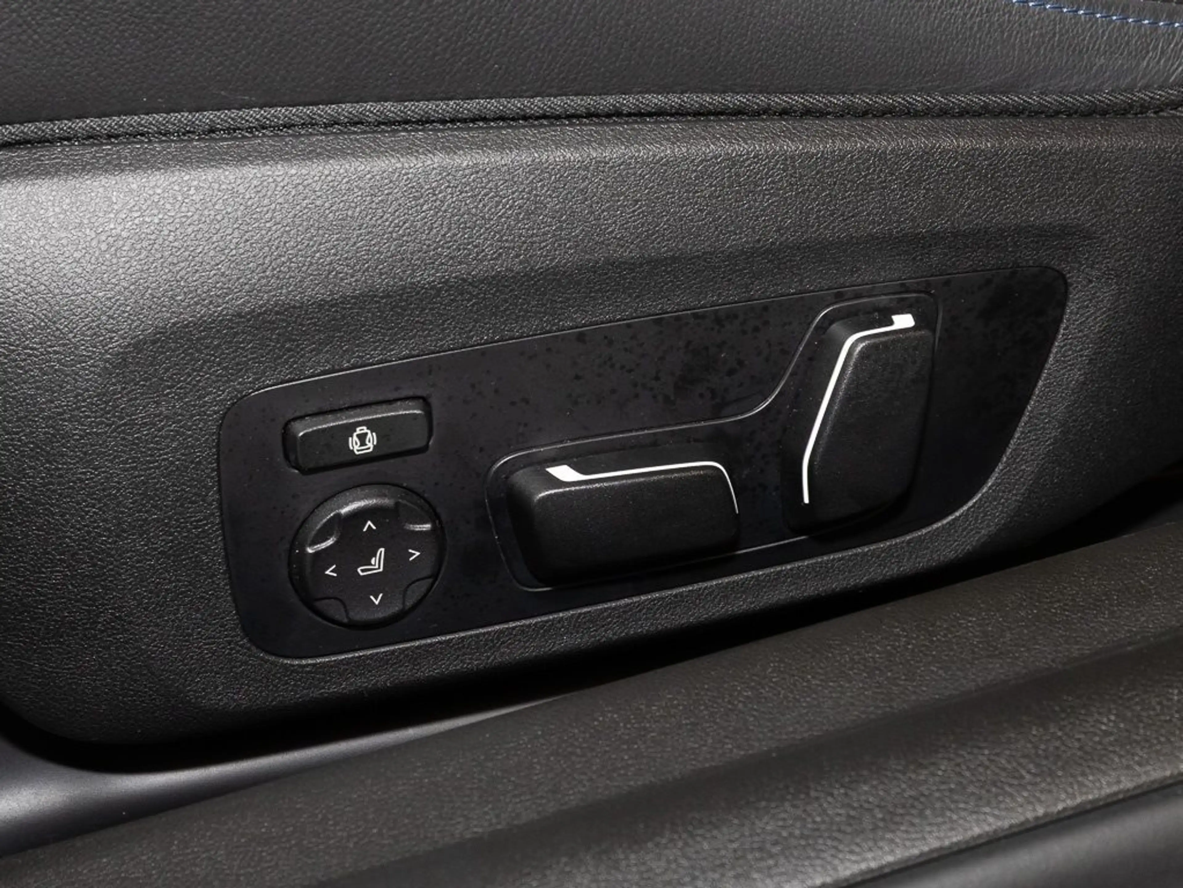 BMW M2 Coupé M Sport AKRAPOVIC HUD RFK NAVI LED Sound Sys — photo 12