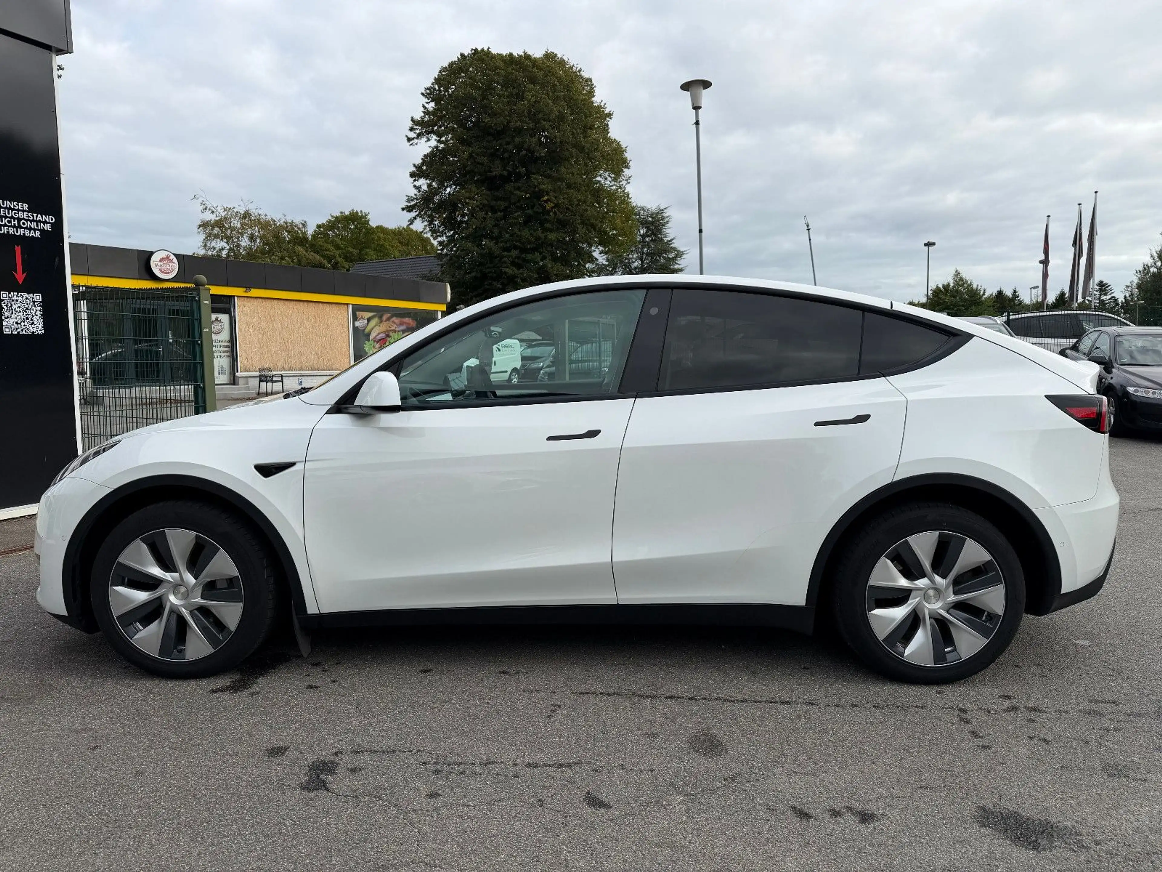 Tesla Model Y Long Range Dual AWD (Wärmepumpe-AHK) — photo 5