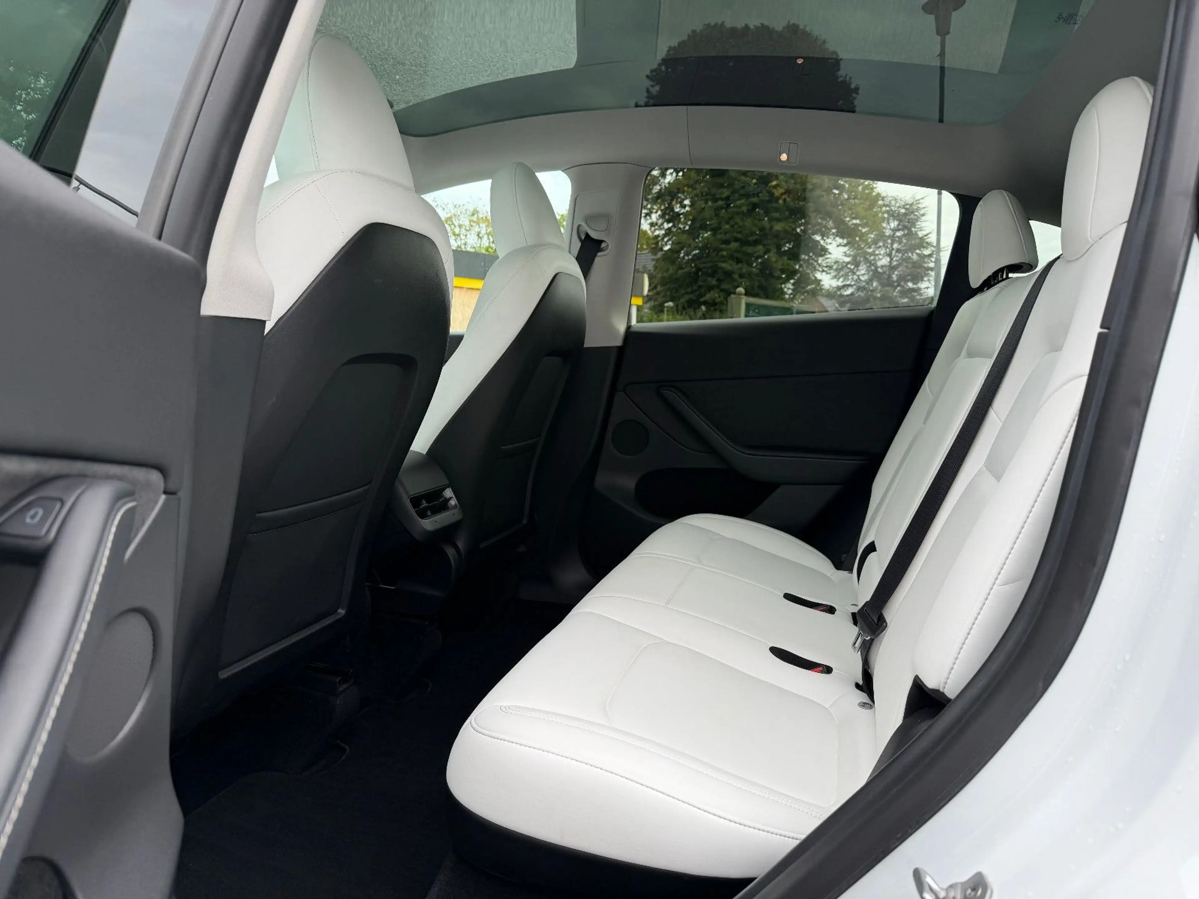Tesla Model Y Long Range Dual AWD (Wärmepumpe-AHK) — photo 13