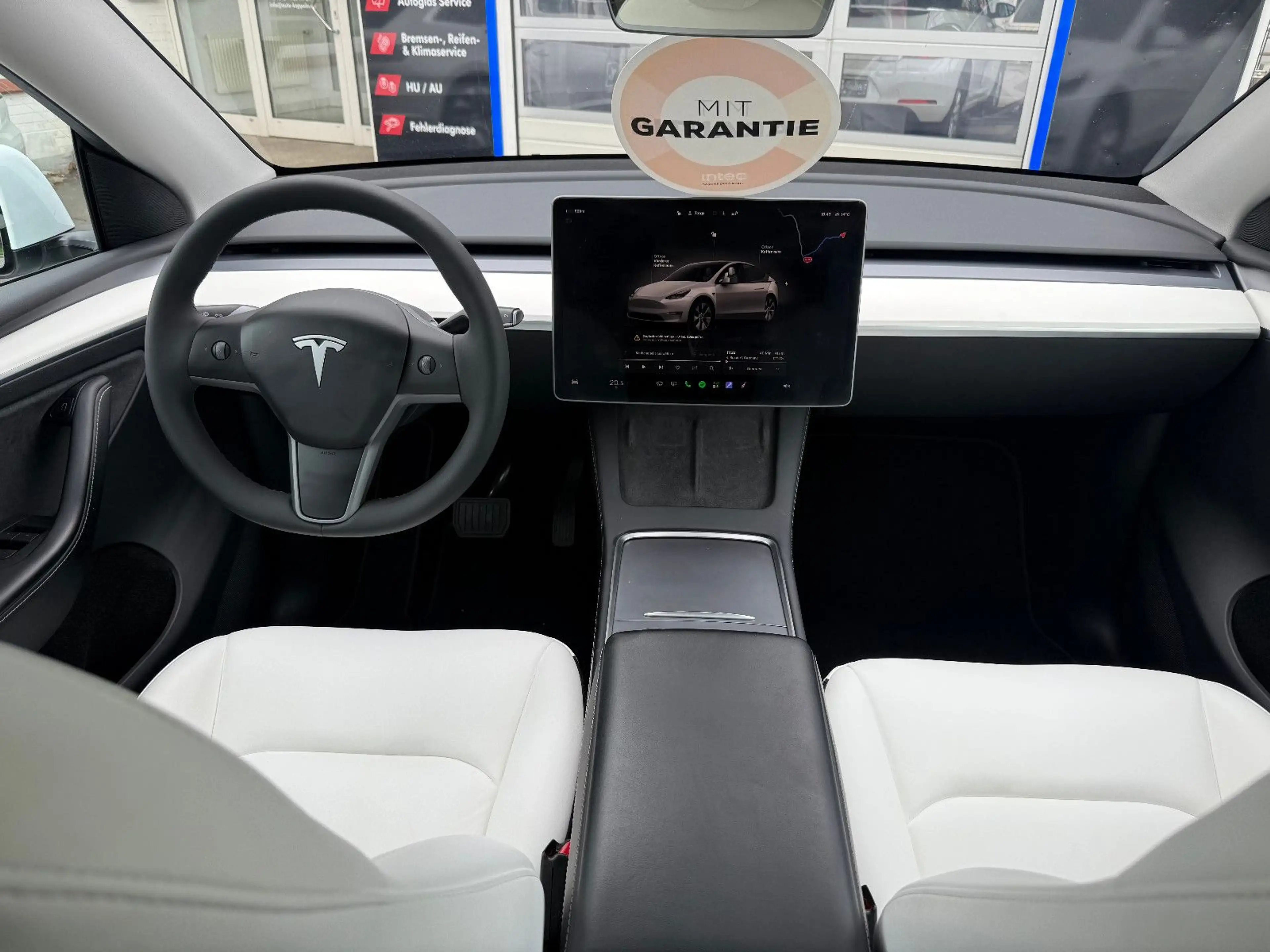 Tesla Model Y Long Range Dual AWD (Wärmepumpe-AHK) — photo 14
