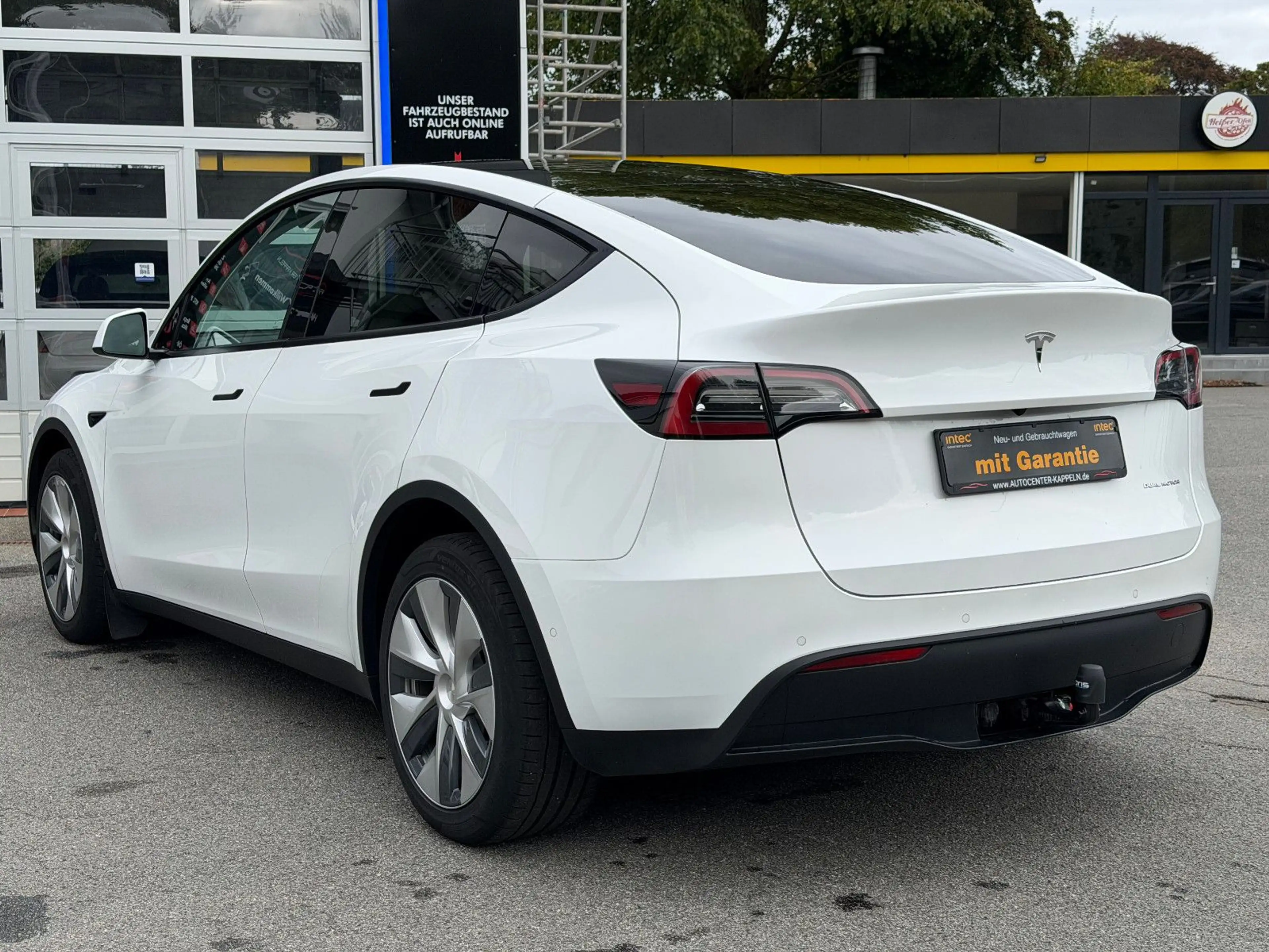 Tesla Model Y Long Range Dual AWD (Wärmepumpe-AHK) — photo 6