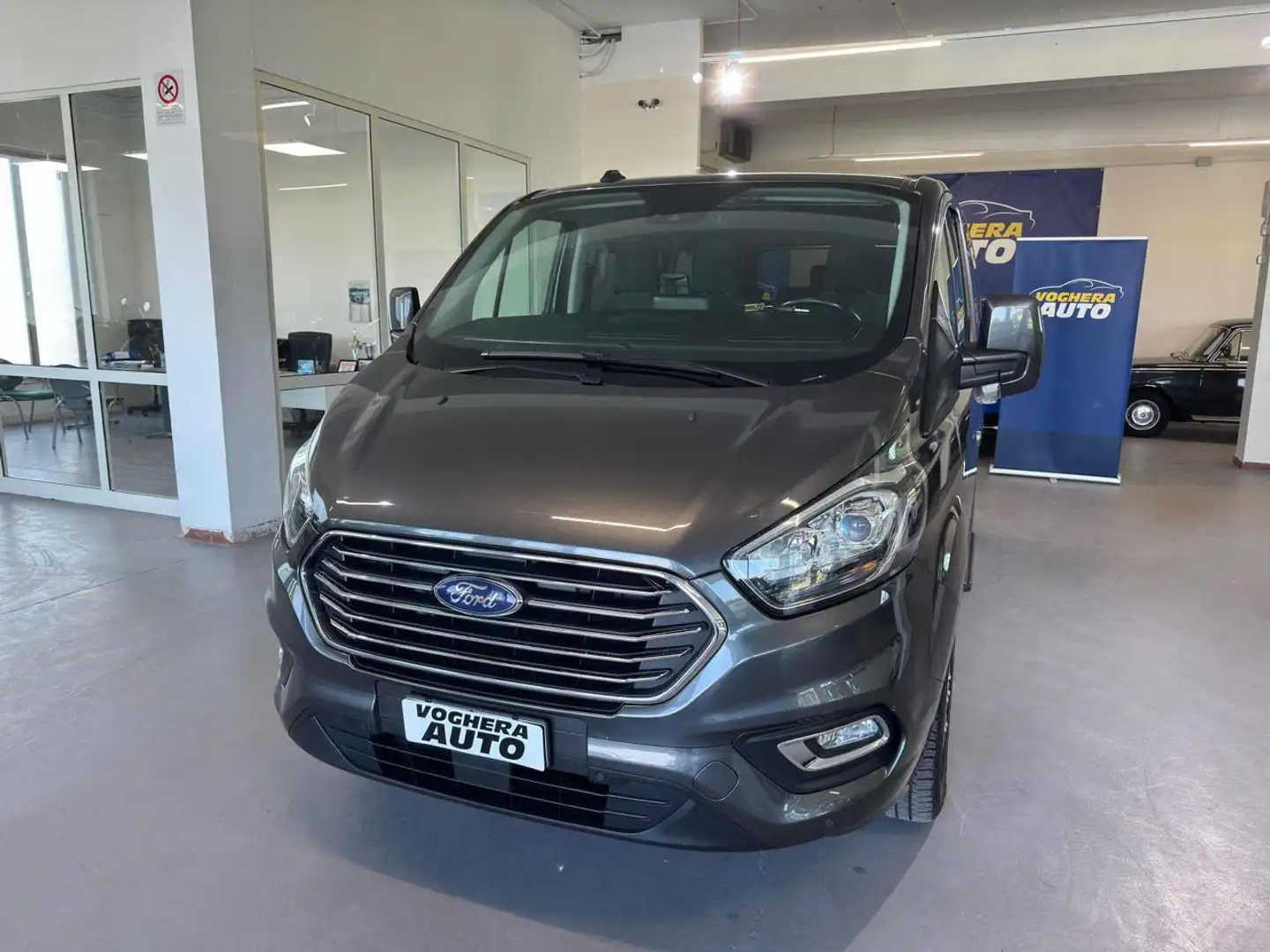 Ford Tourneo Custom 320 2.0 EcoBlue 130CV PL Titanium Grigio - 2