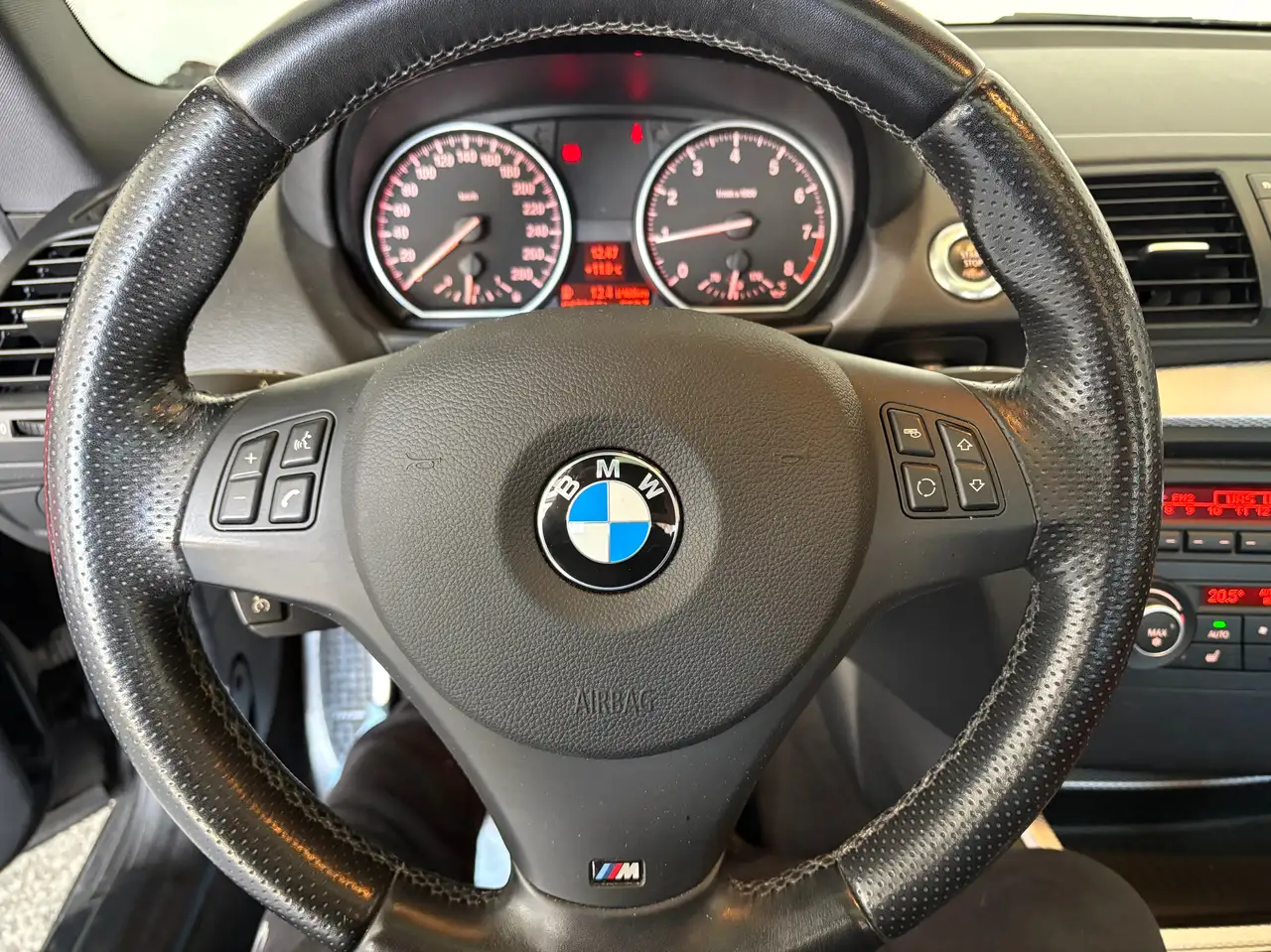 BMW 1 Series снимка BMW 1 Series