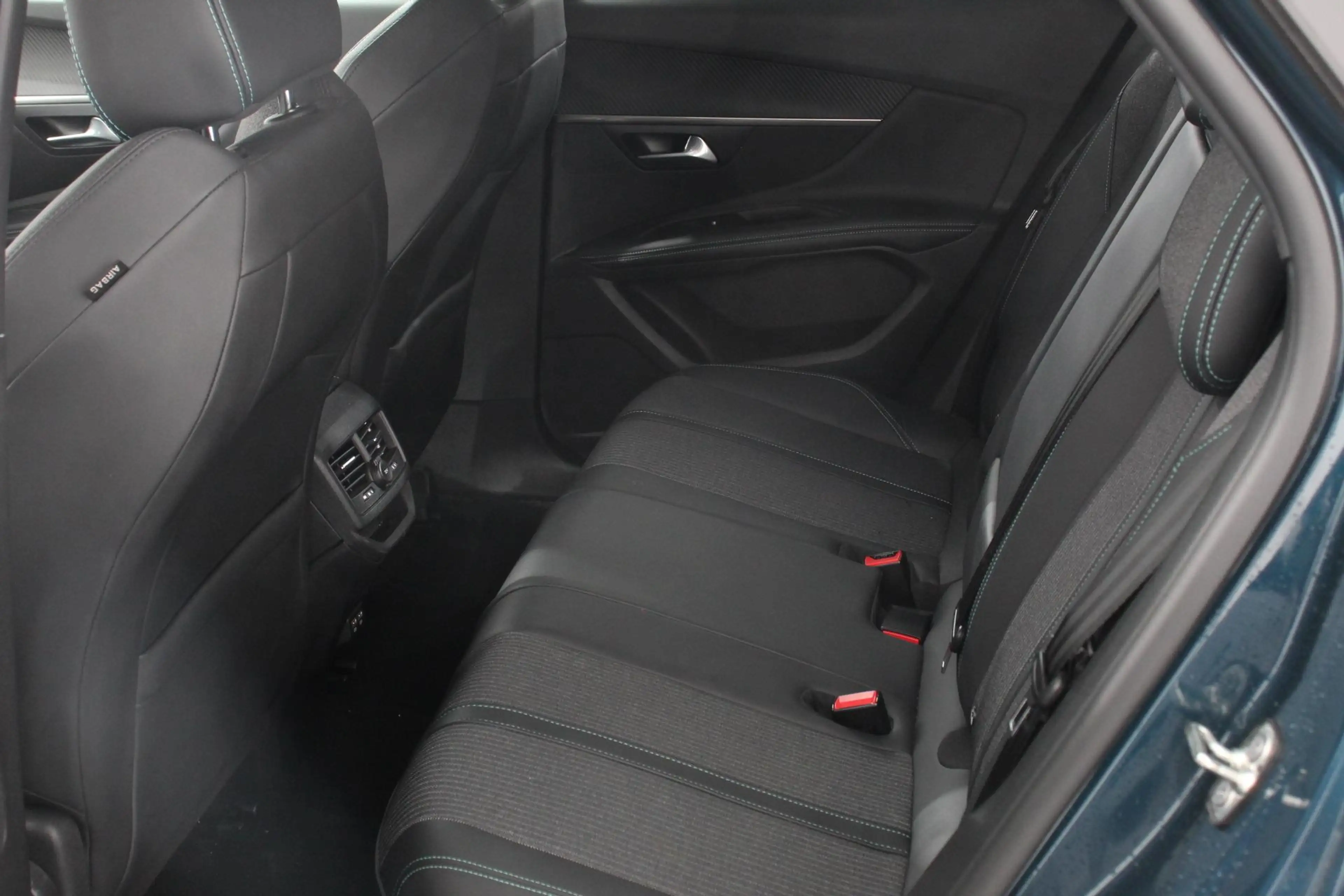 Peugeot 3008 1.2 PureTech 130pk Automaat Allure Navigatie Clima — photo 12