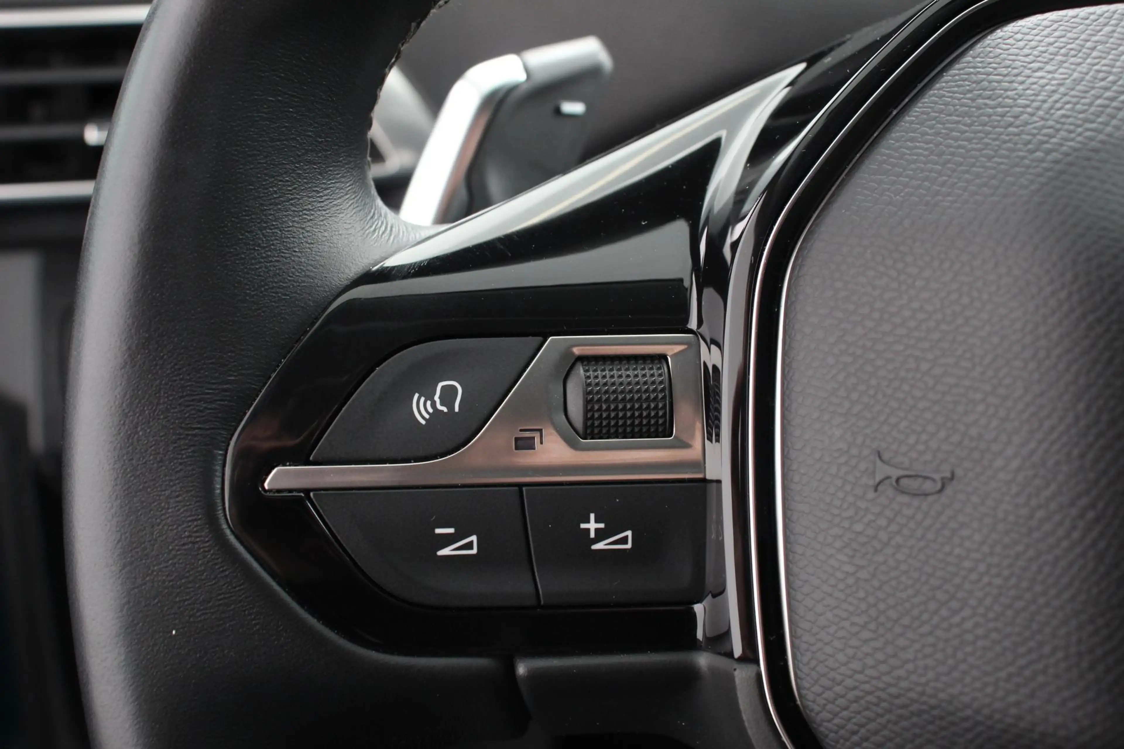 Peugeot 3008 1.2 PureTech 130pk Automaat Allure Navigatie Clima — photo 15