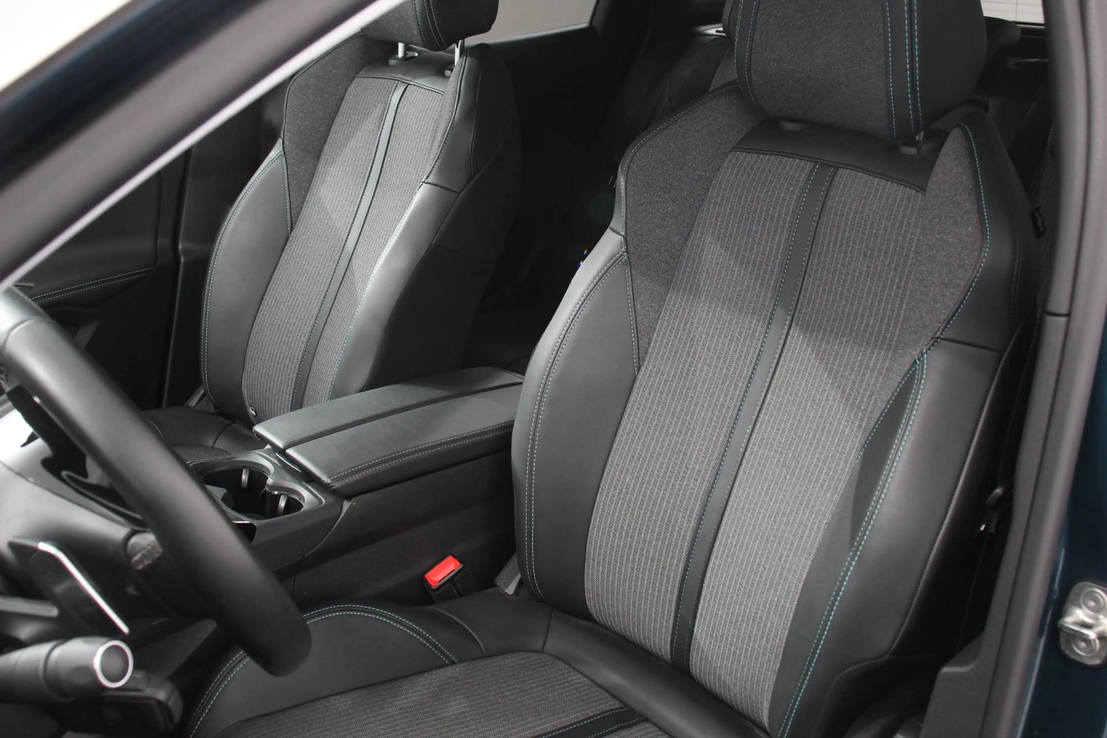 Peugeot 3008 1.2 PureTech 130pk Automaat Allure Navigatie Clima — photo 11