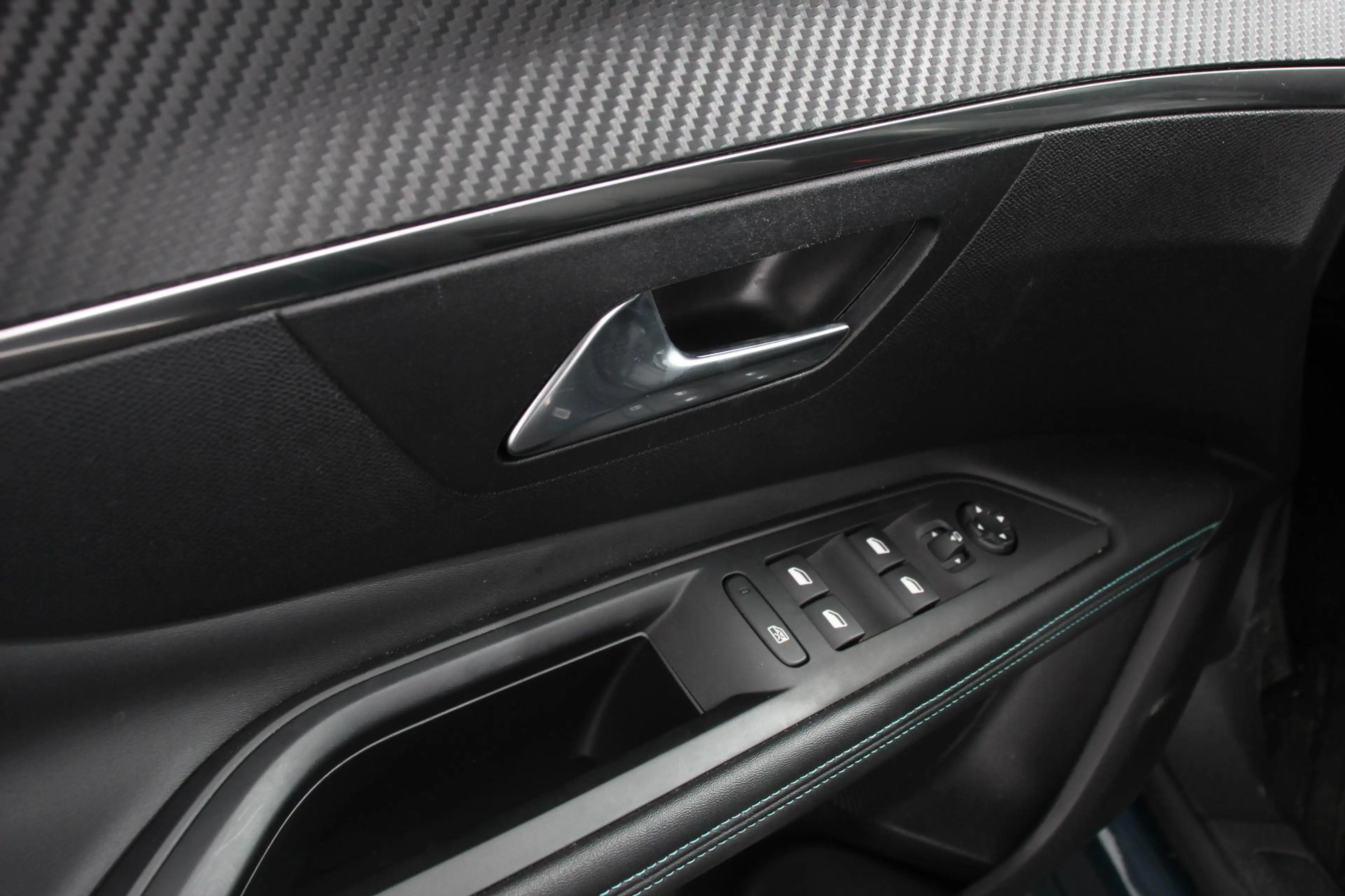 Peugeot 3008 1.2 PureTech 130pk Automaat Allure Navigatie Clima — photo 13