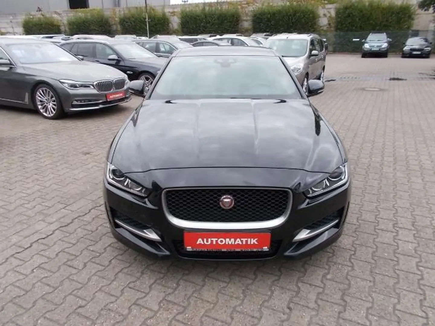 Jaguar XE 20d R-Sport, Navi Leder PanoSD Xenon Zwart - 2