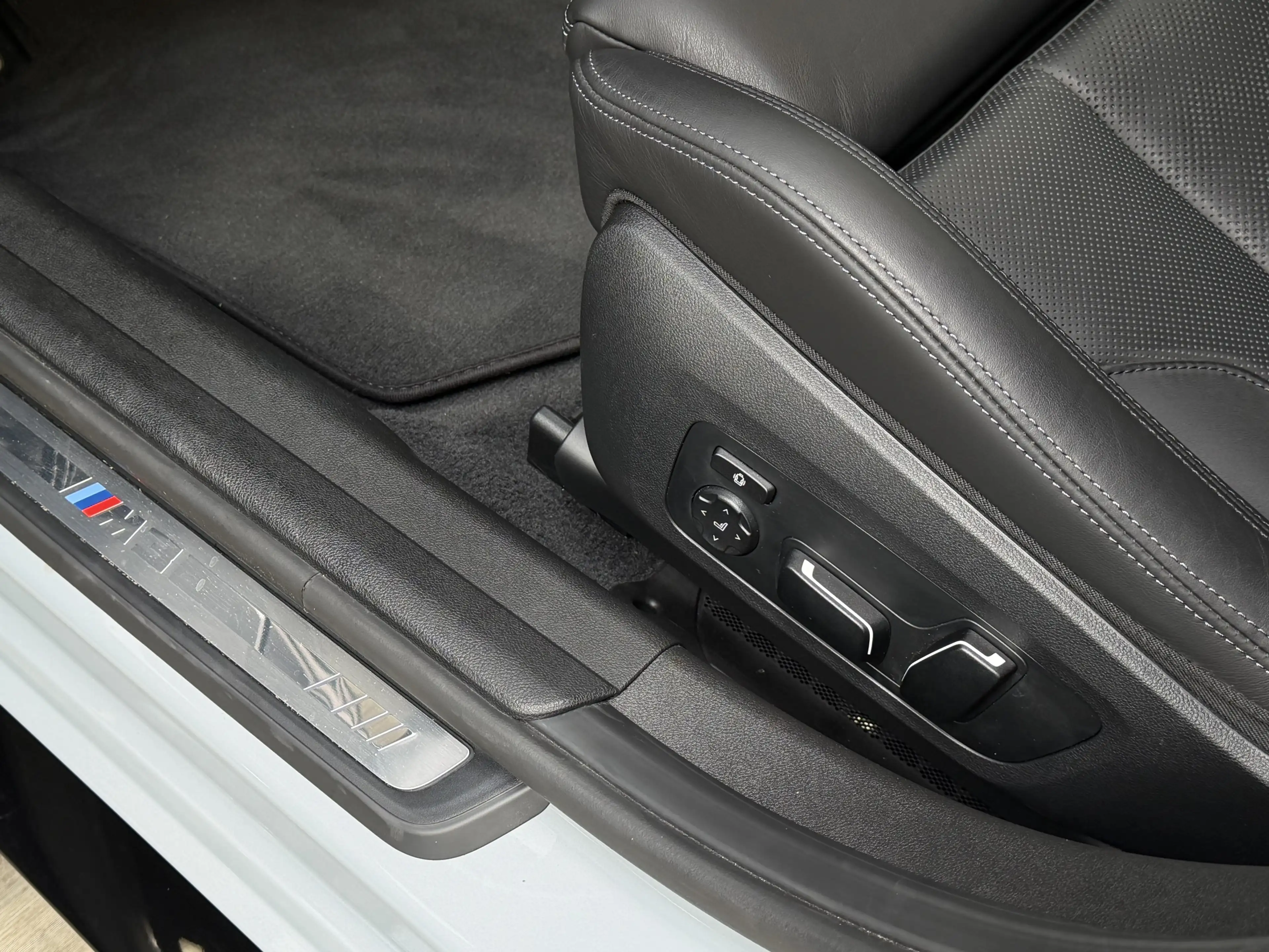BMW M3 Comp xDr Sitzlüftung Carbon ACC 360° — photo 12