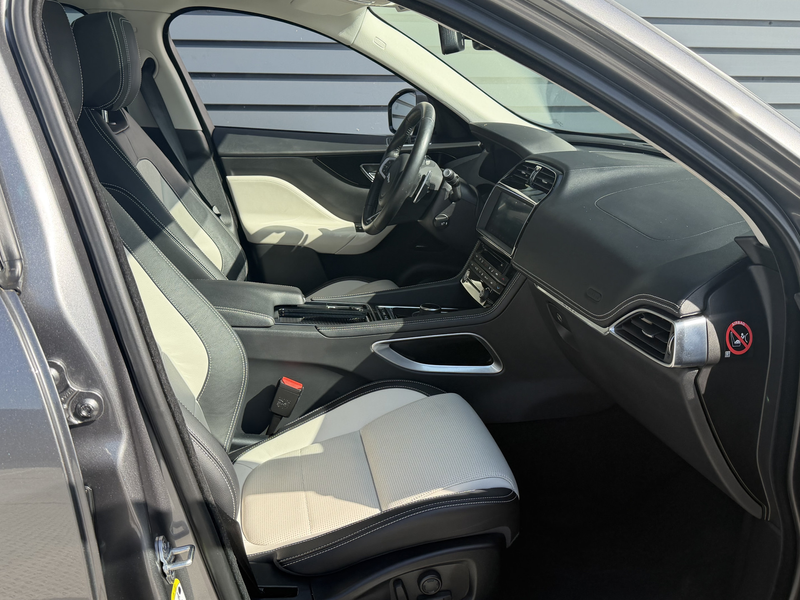 Jaguar F-Pace 2.0 Portfolio AWD AUTOMAAT / R Sport / Panorama Da — photo 8