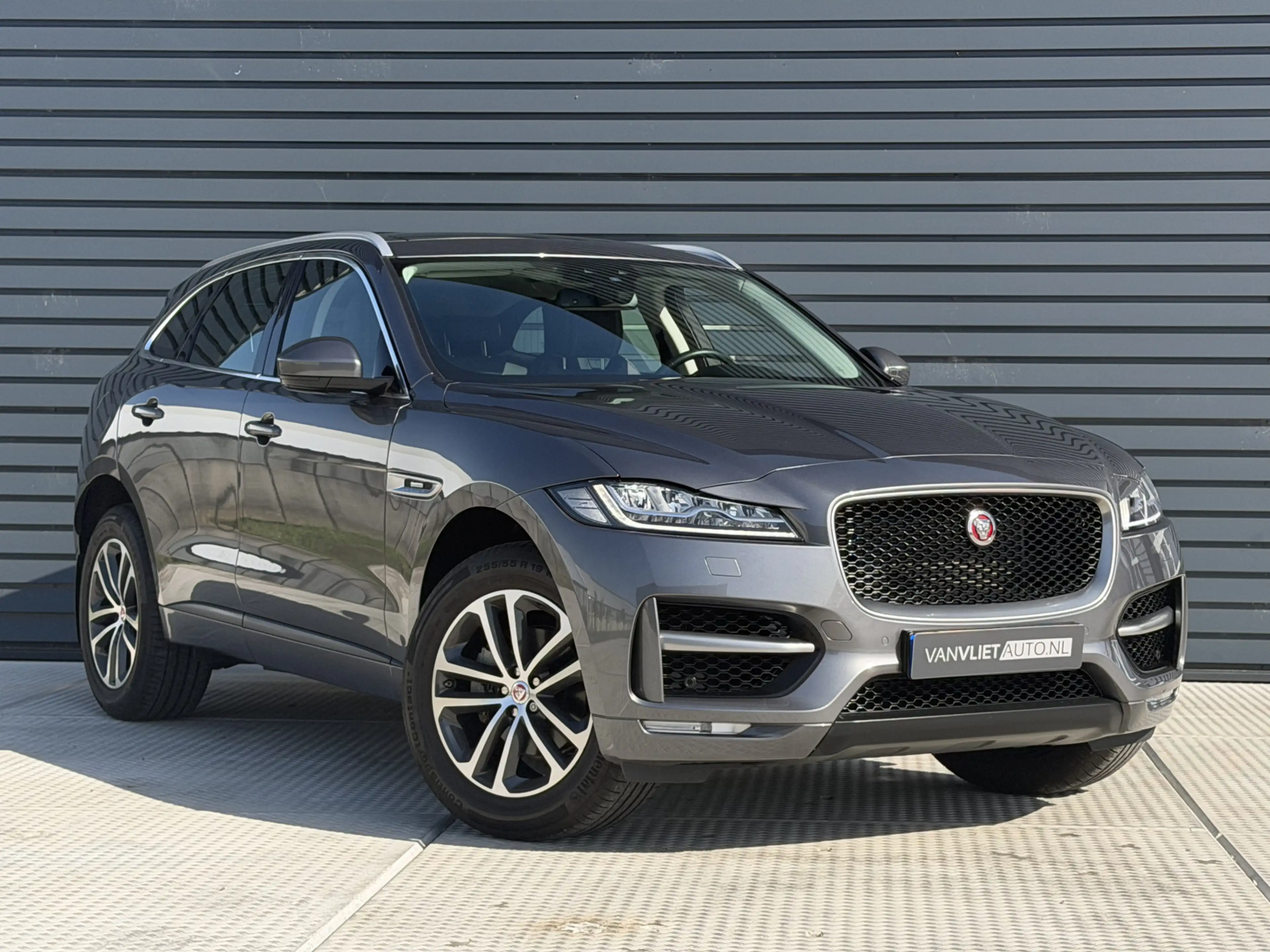 Jaguar F-Pace 2.0 Portfolio AWD AUTOMAAT / R Sport / Panorama Da — photo 3