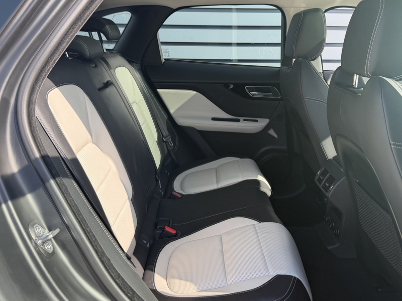 Jaguar F-Pace 2.0 Portfolio AWD AUTOMAAT / R Sport / Panorama Da — photo 6