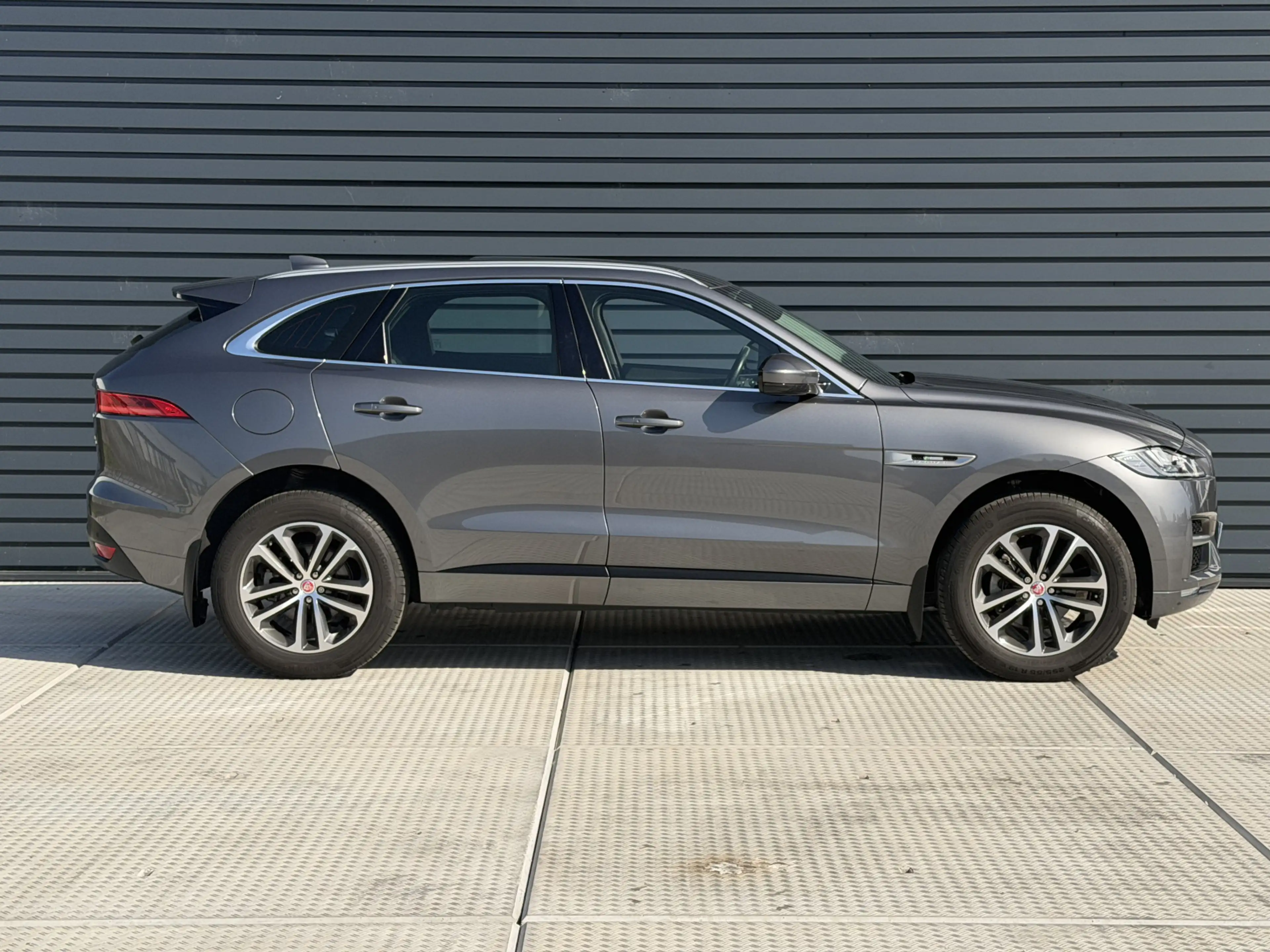 Jaguar F-Pace 2.0 Portfolio AWD AUTOMAAT / R Sport / Panorama Da — photo 9