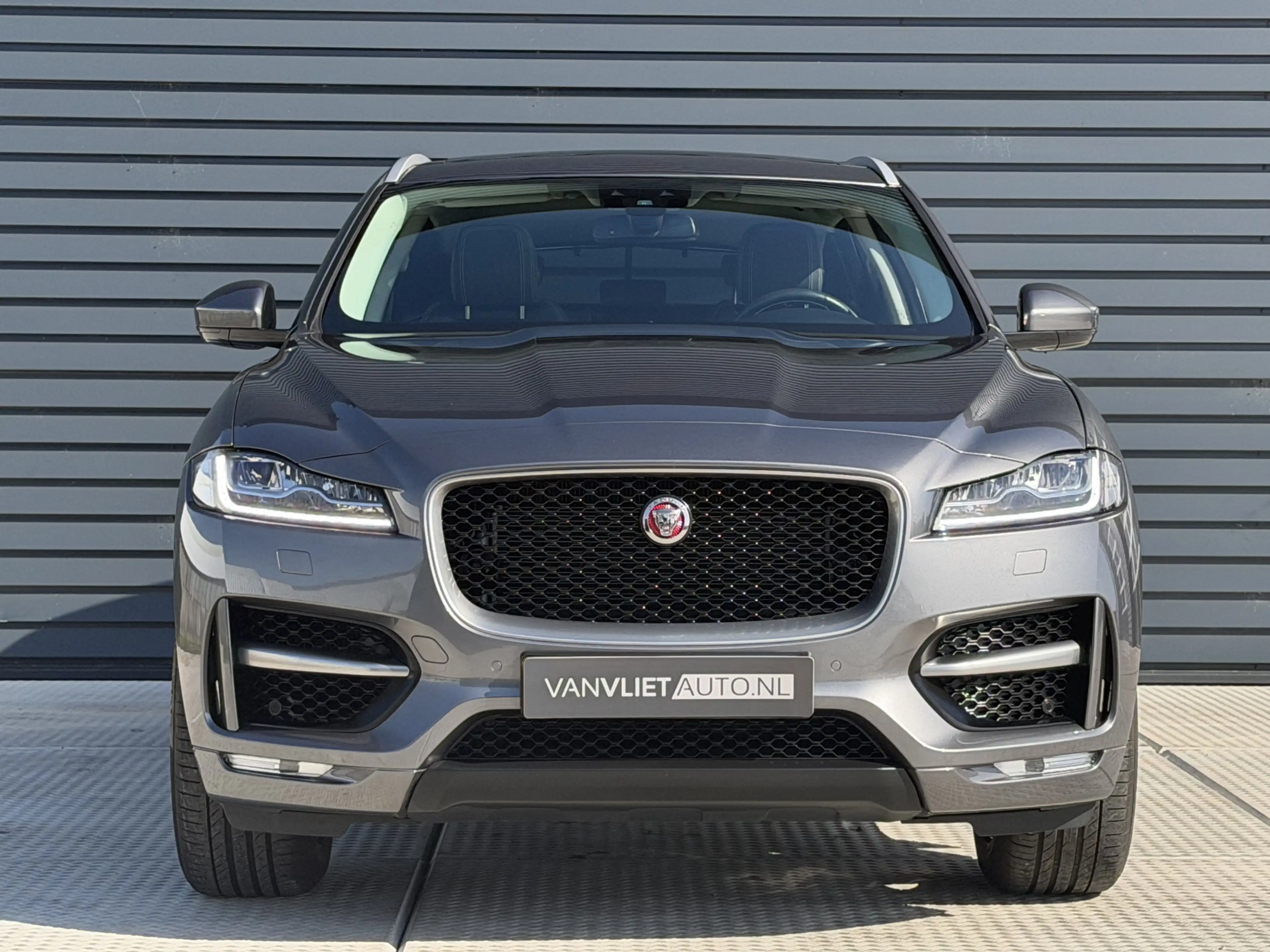 Jaguar F-Pace 2.0 Portfolio AWD AUTOMAAT / R Sport / Panorama Da — photo 2
