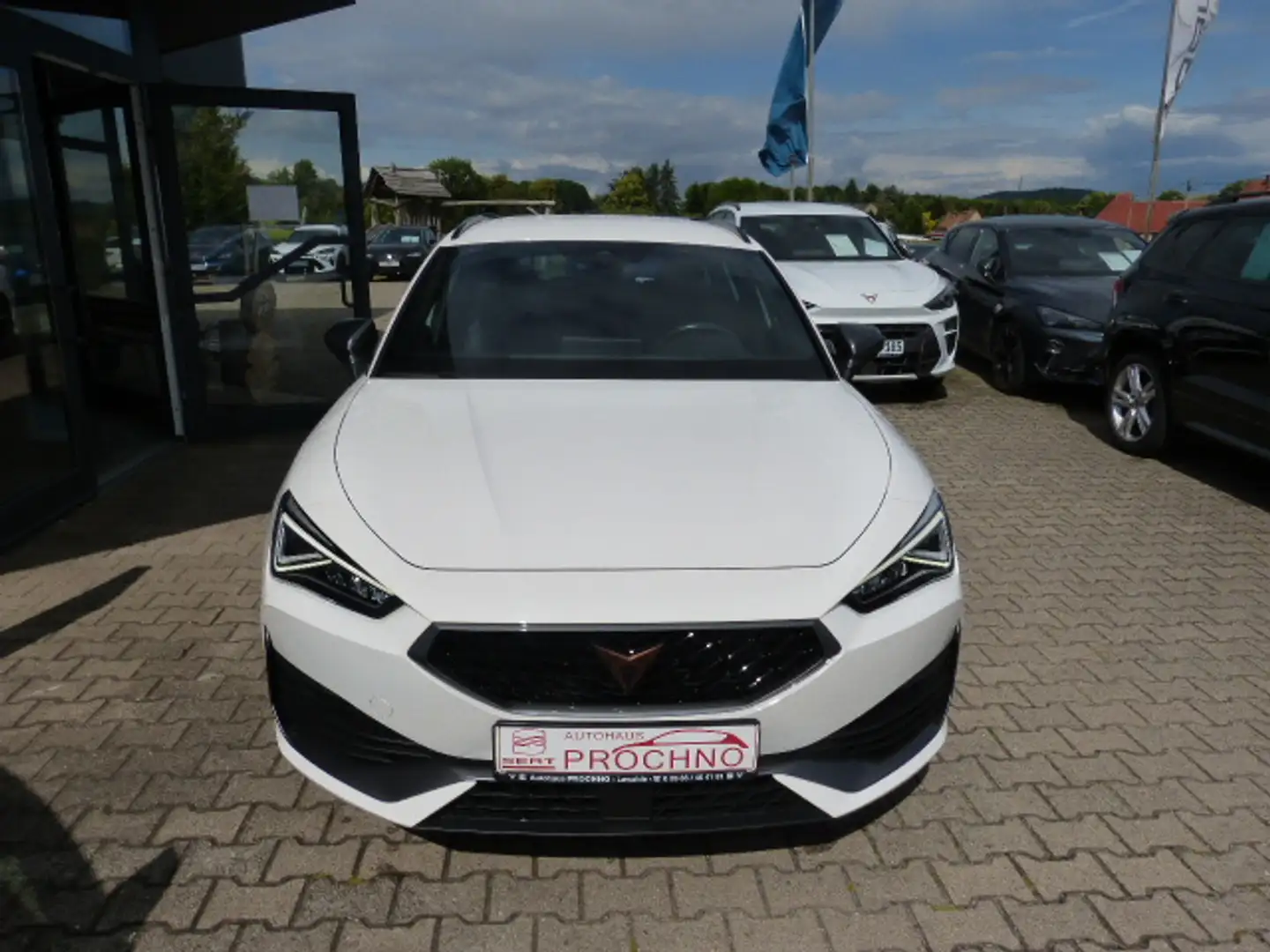 CUPRA Leon Leon Sportstourer 2.0 TSI 245 PS Wit - 2