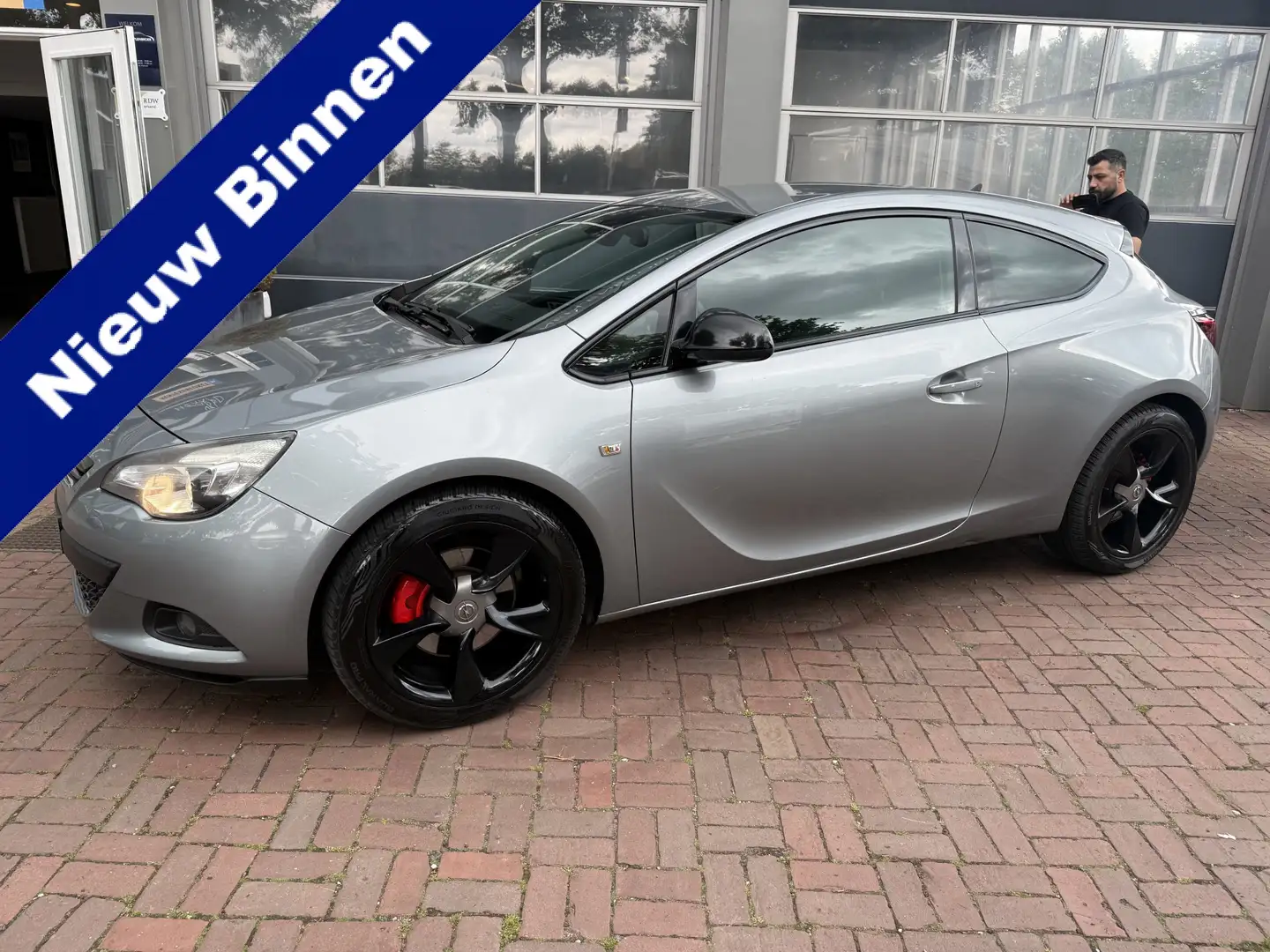Opel Astra GTC 1.4 Turbo Sport 141pk goed dealer onderhouden Grijs - 1