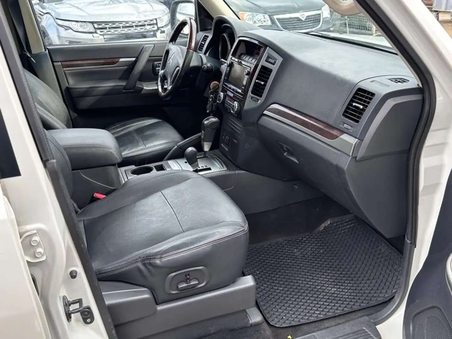 Mitsubishi Pajero 3.2 DI-D 16V aut. 5p. Blanco - 2