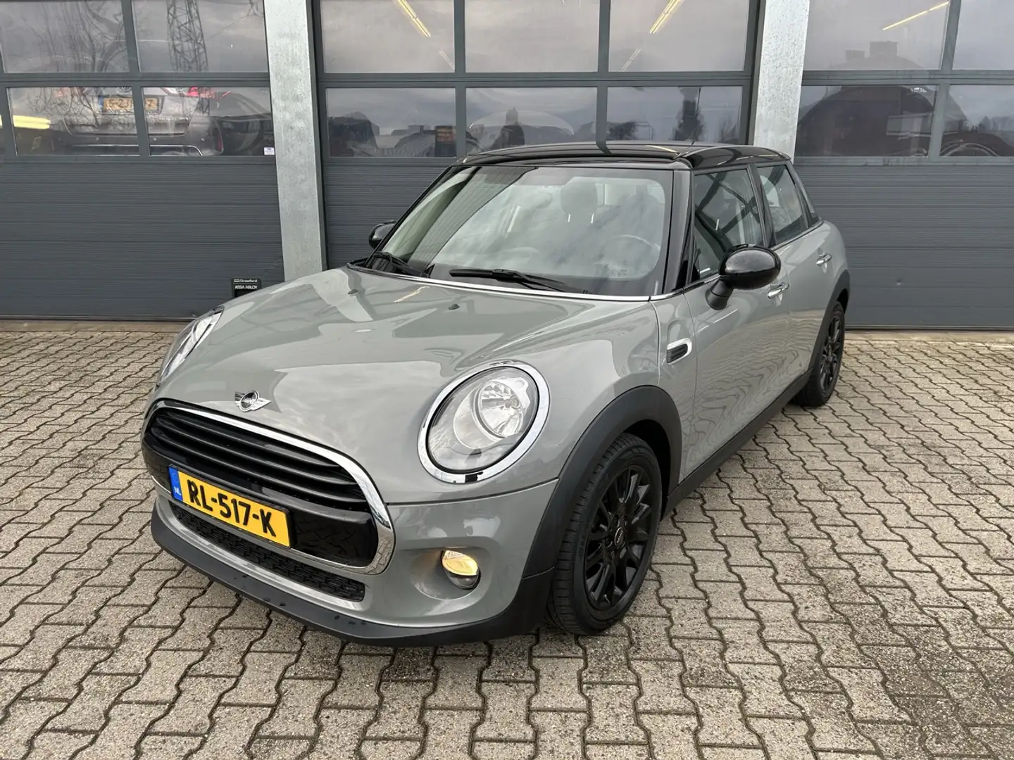 MINI Cooper Mini 1.5 136pk Salt Grau - 1