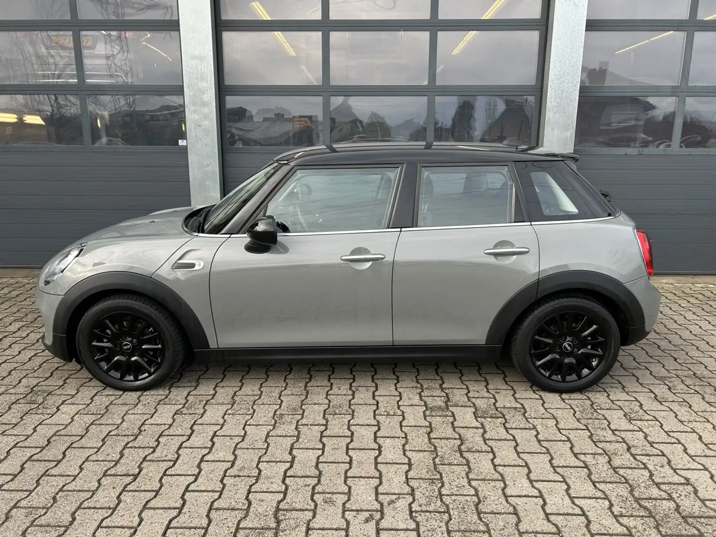 MINI Cooper Mini 1.5 136pk Salt Grau - 2