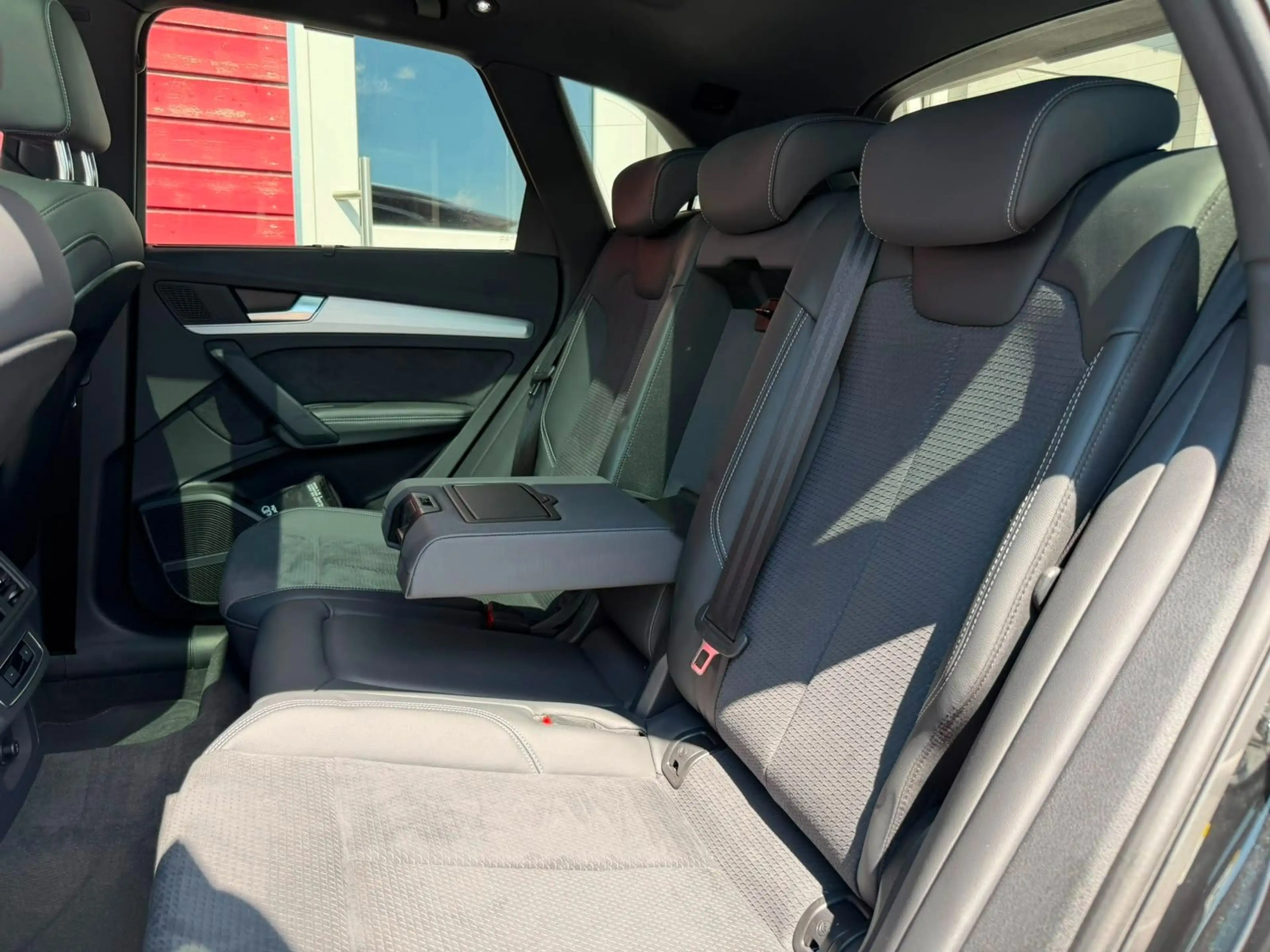 Audi SQ5 *HEAD-UP*PANO*STHZ*KAMERA*LUFT*KEYLESS* — photo 15
