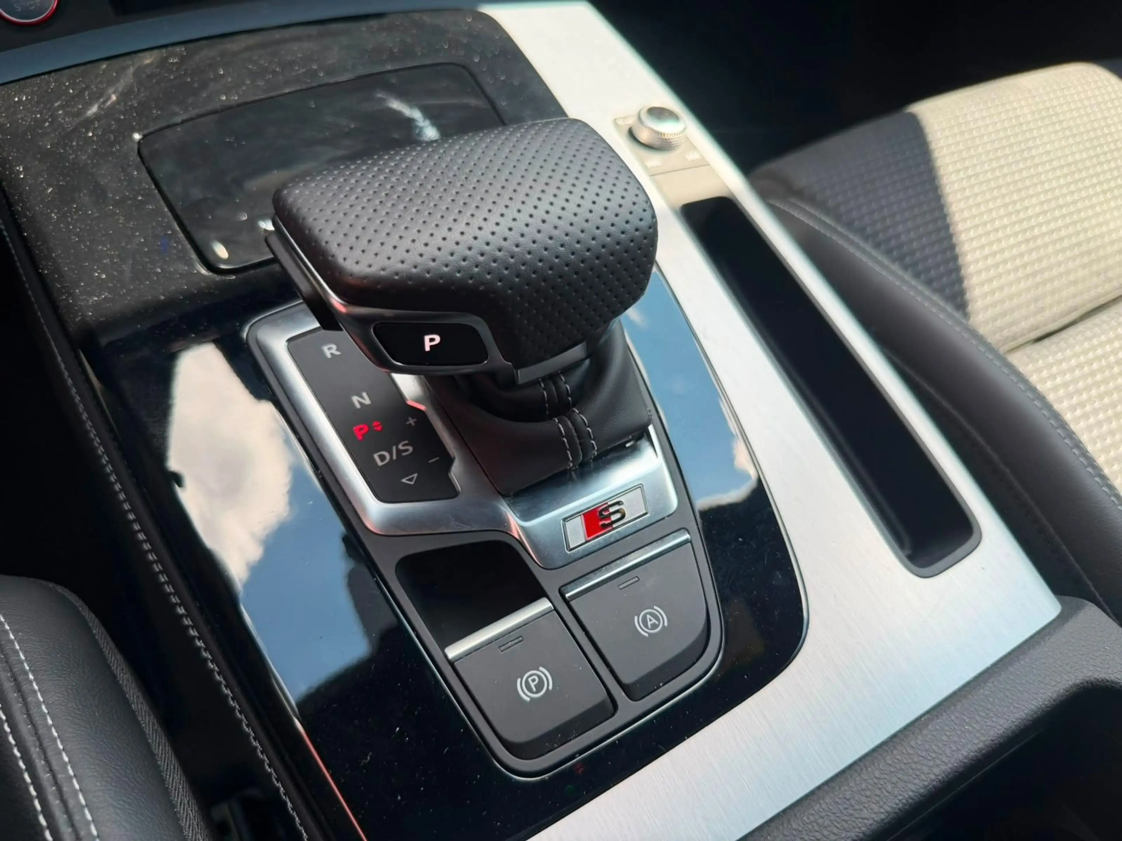 Audi SQ5 *HEAD-UP*PANO*STHZ*KAMERA*LUFT*KEYLESS* — photo 9