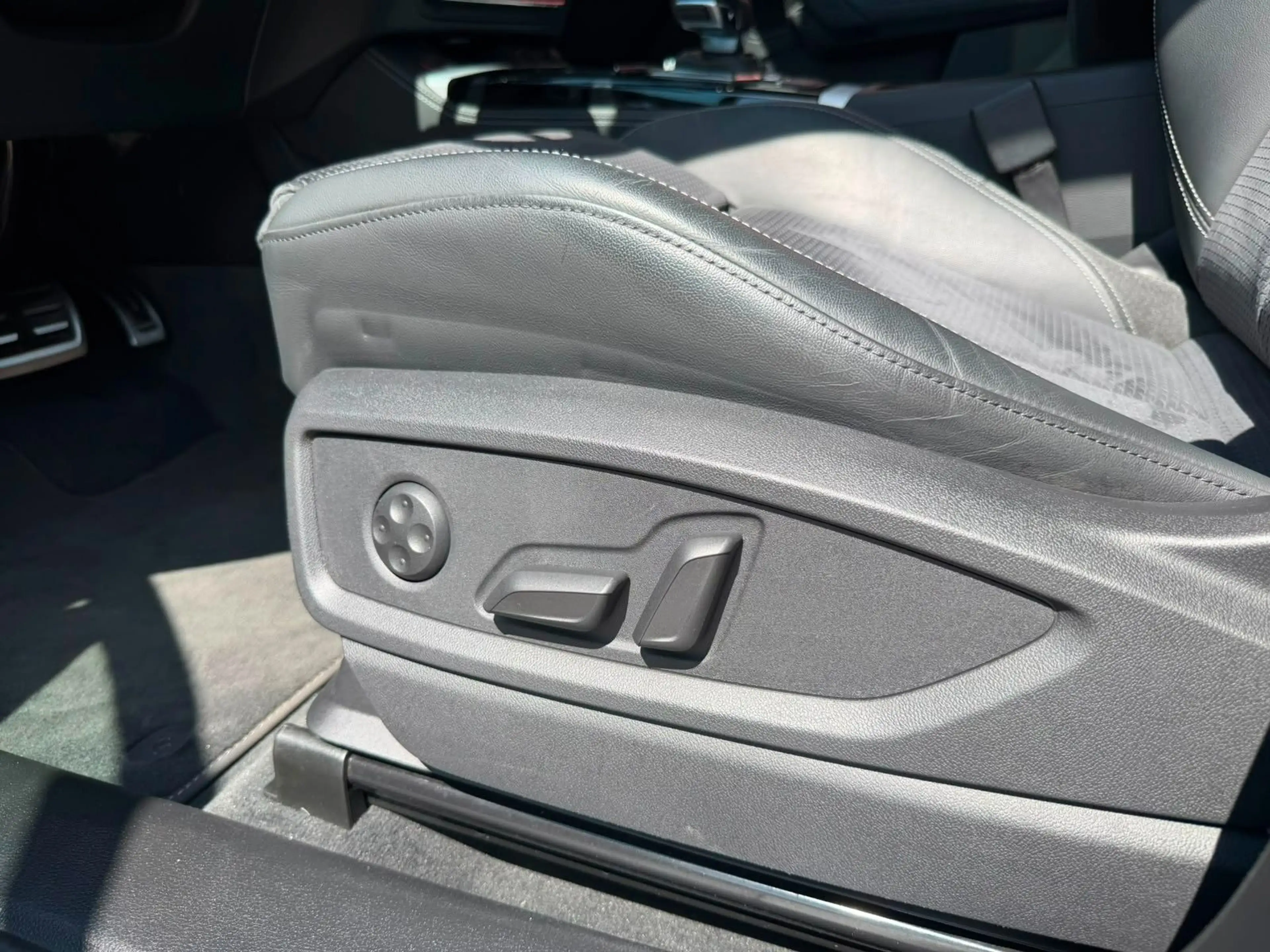 Audi SQ5 *HEAD-UP*PANO*STHZ*KAMERA*LUFT*KEYLESS* — photo 12