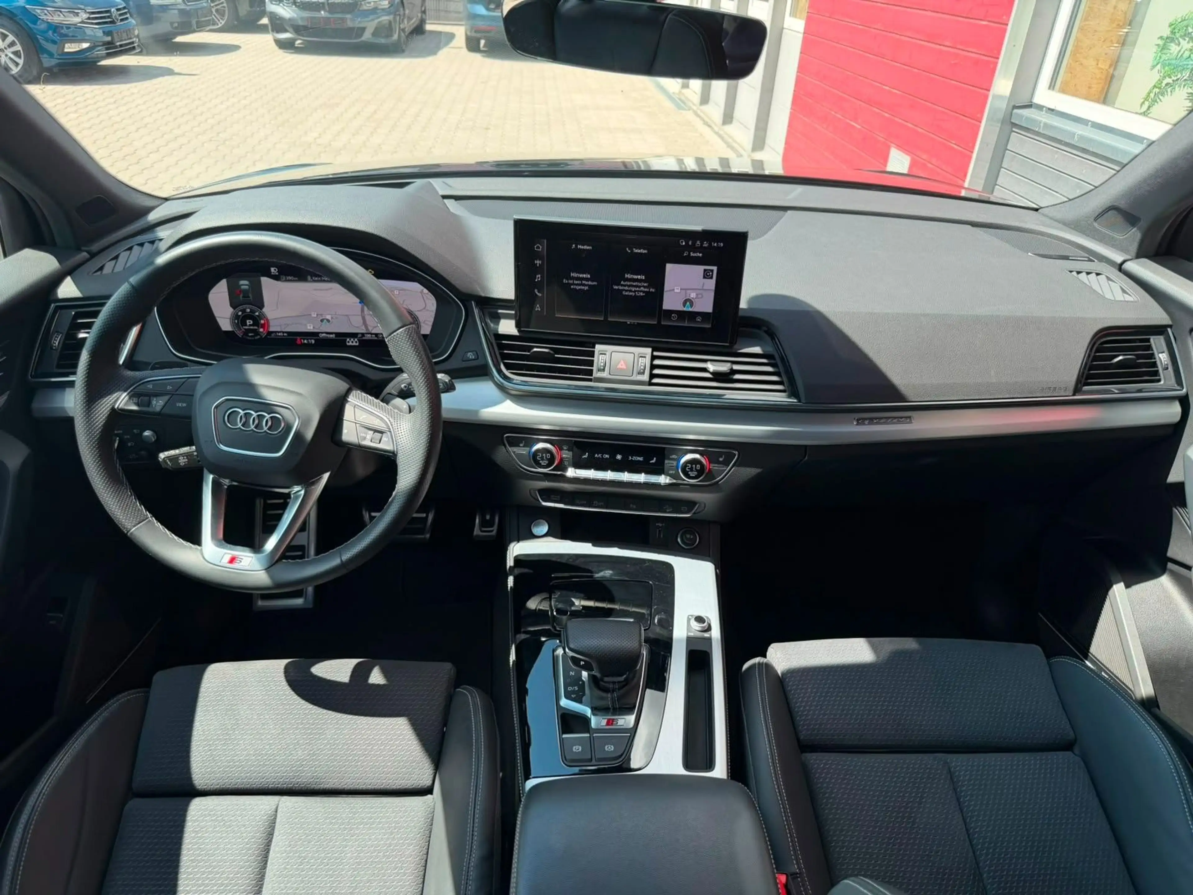 Audi SQ5 *HEAD-UP*PANO*STHZ*KAMERA*LUFT*KEYLESS* — photo 3
