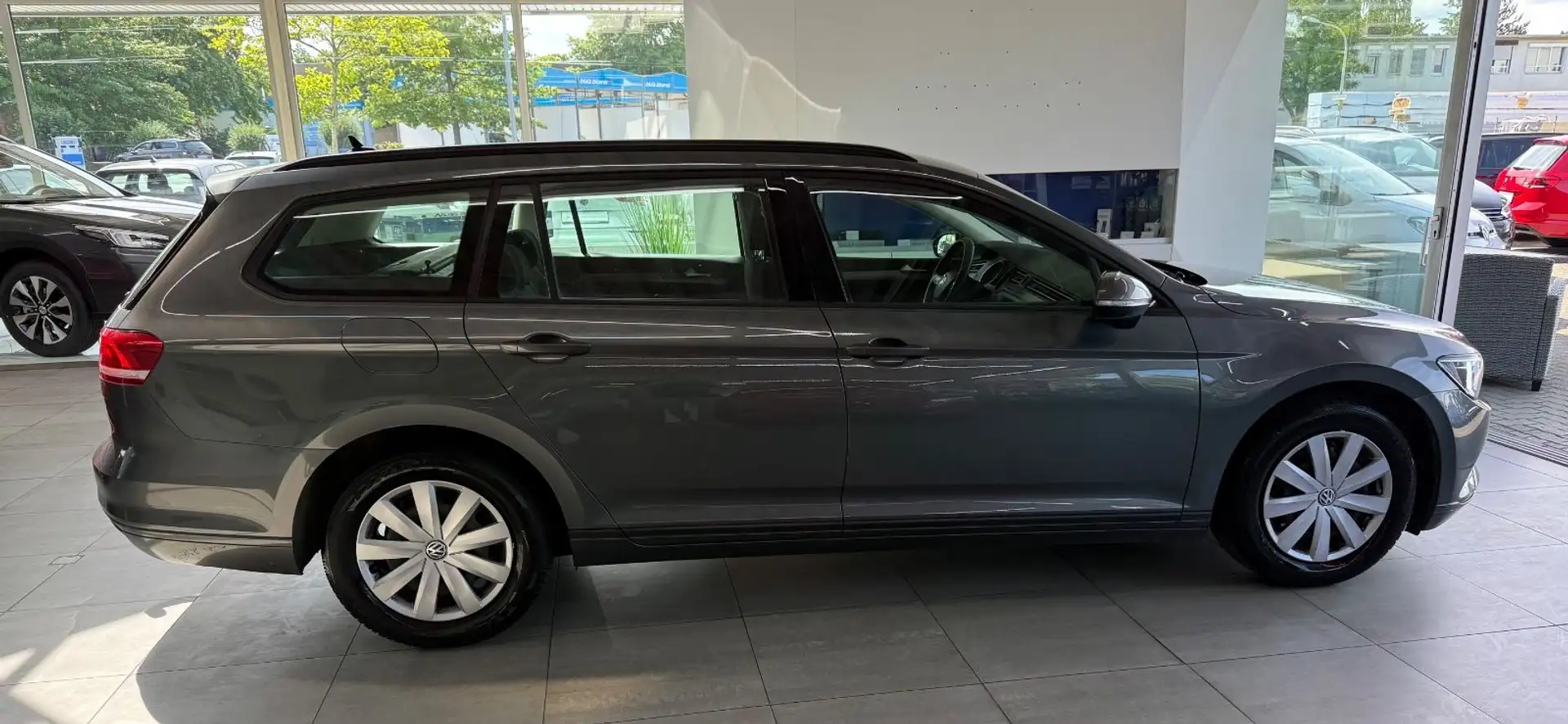 Volkswagen Passat Variant Passat*Variant*Trendl*Klima*Sitzh*Tempo*AHK*PDC* Grau - 2