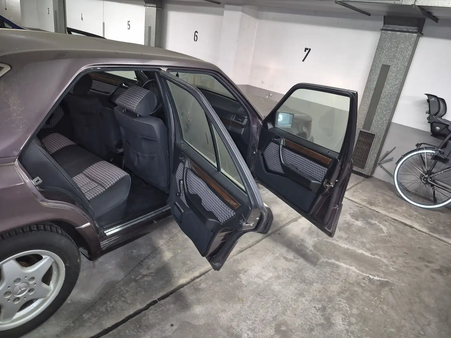 Mercedes-Benz 230 Gut - 1