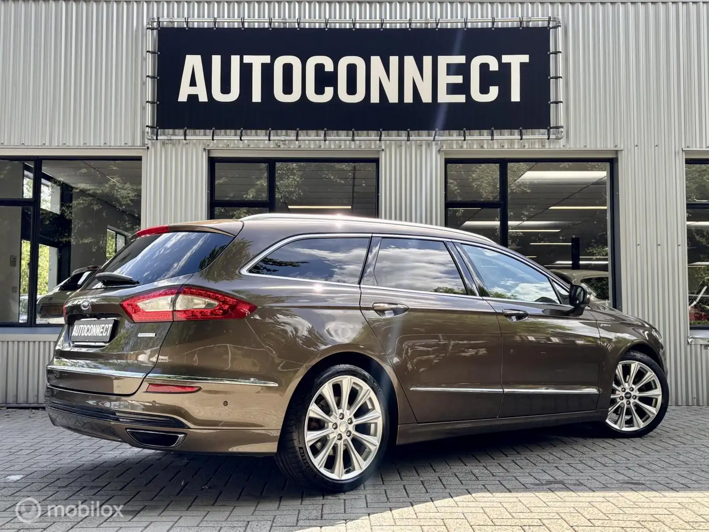 Ford Mondeo Wagon 2.0 Vignale, NAVI, CRUISE, CAMERA,AUTOMAAT Beige - 2