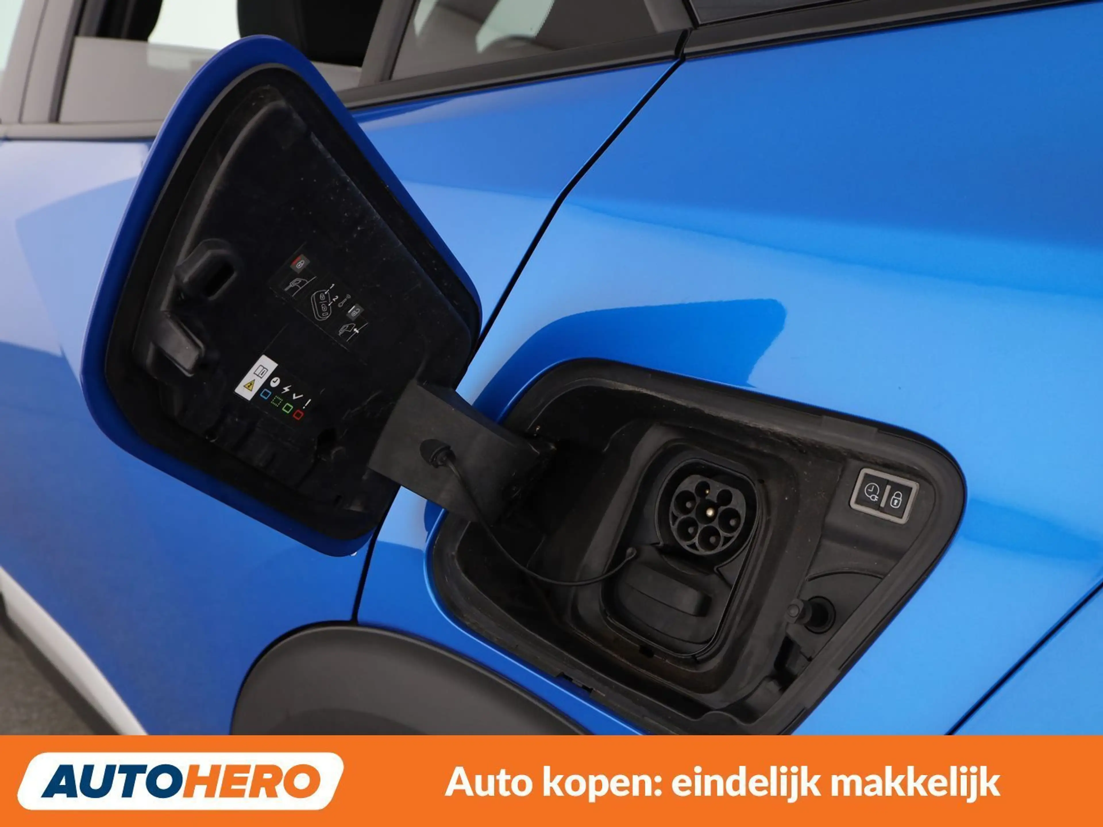 Peugeot e-2008 electric drive 100 kW e GT — photo 30