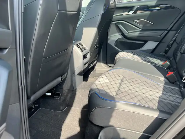Volkswagen Tiguan view 13
