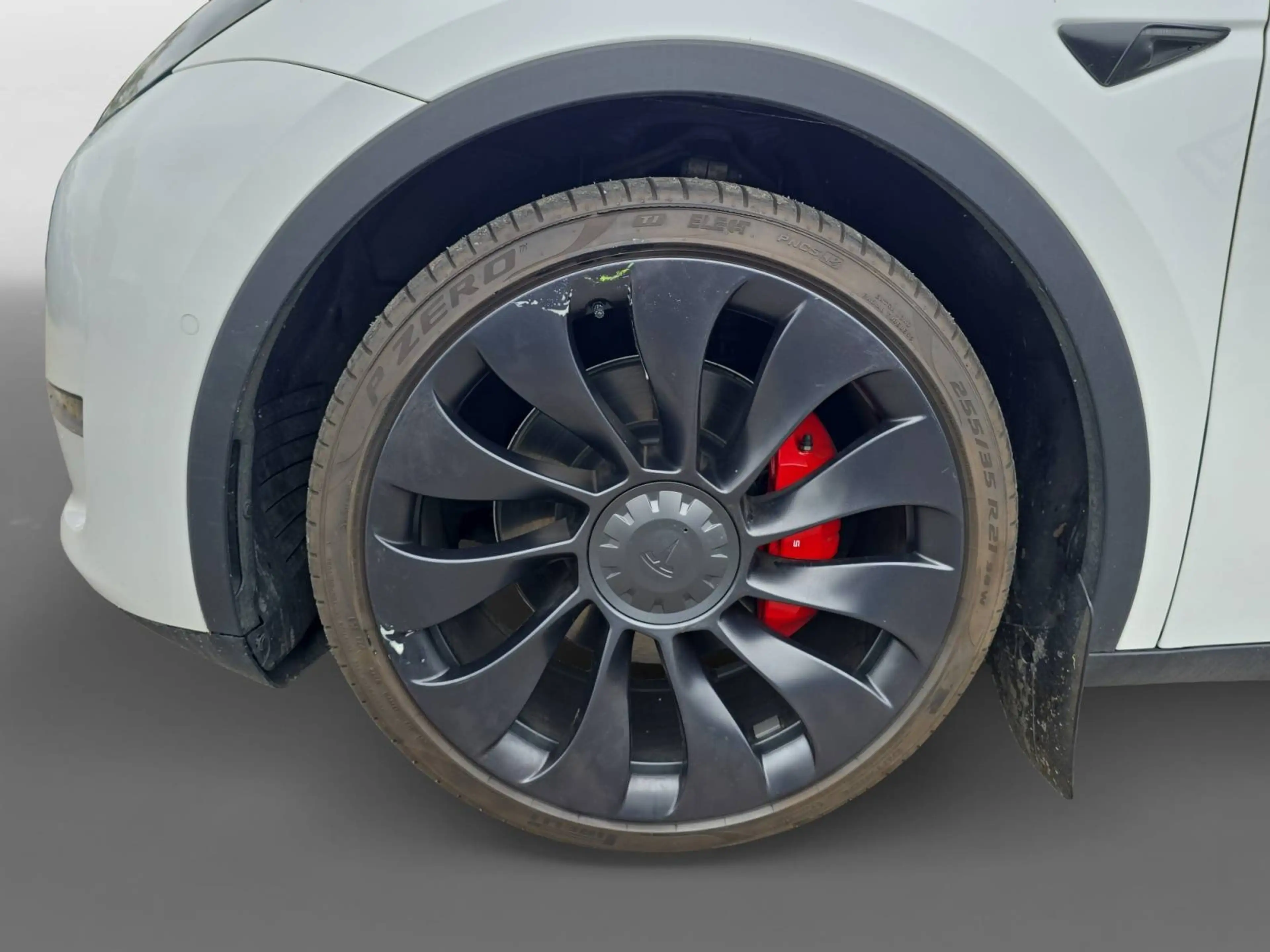 Tesla Model Y Performance Dual AWD — photo 9