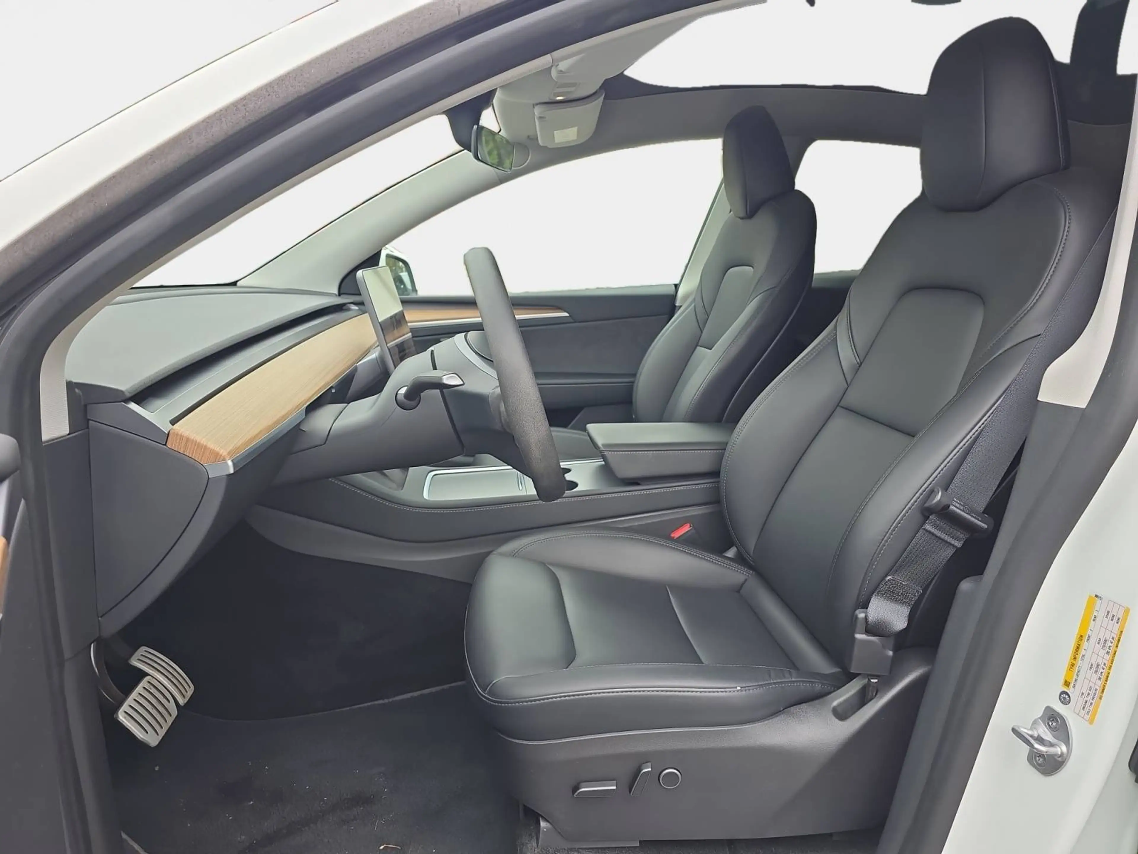 Tesla Model Y Performance Dual AWD — photo 10
