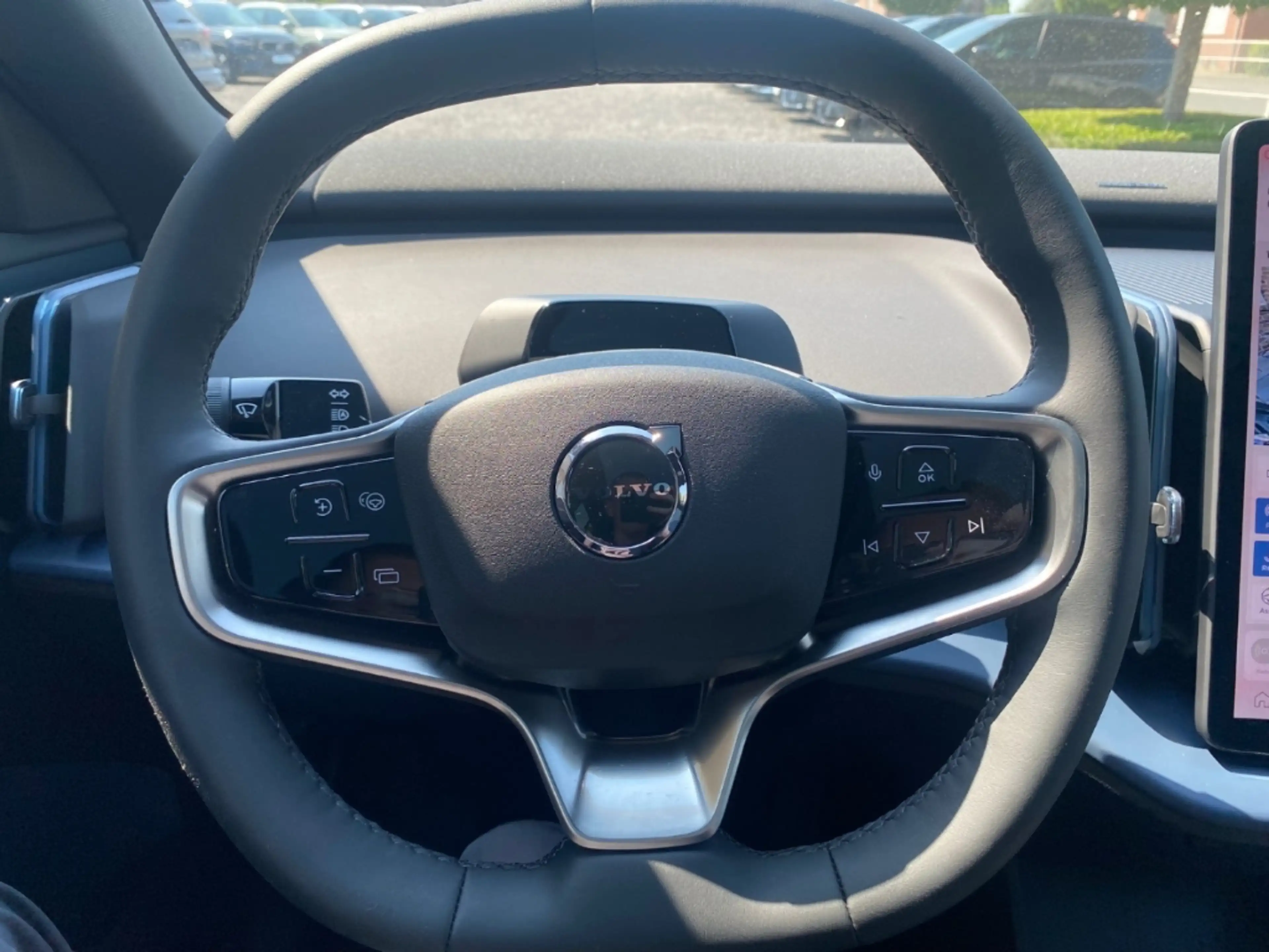 Volvo EX30 Ultra Cross Country TWIN 315 kW Performance Pure E — photo 14