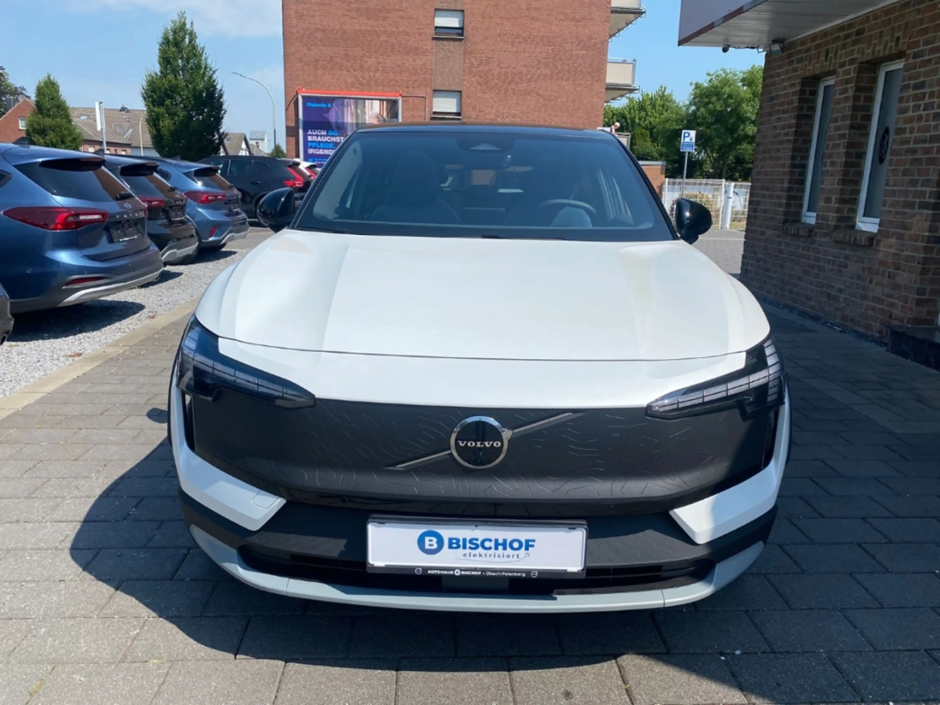 Volvo EX30 Ultra Cross Country TWIN 315 kW Performance Pure E — photo 3