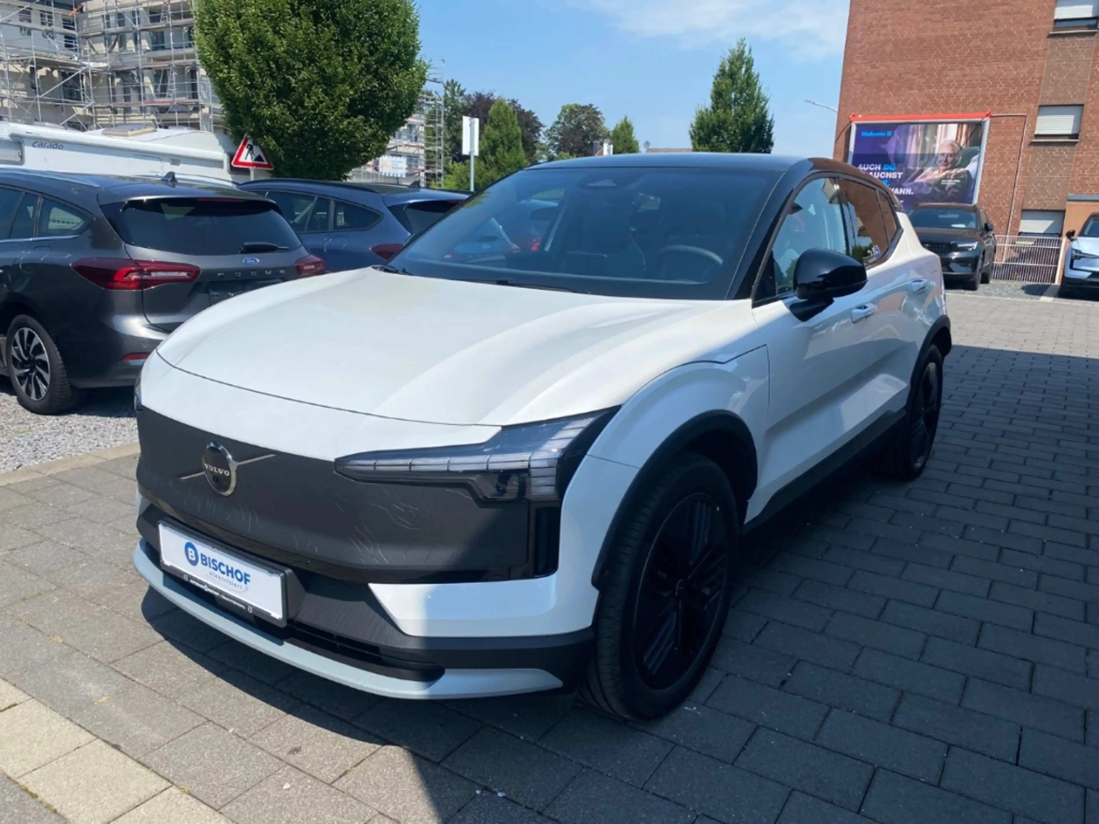 Volvo EX30 Ultra Cross Country TWIN 315 kW Performance Pure E — photo 2