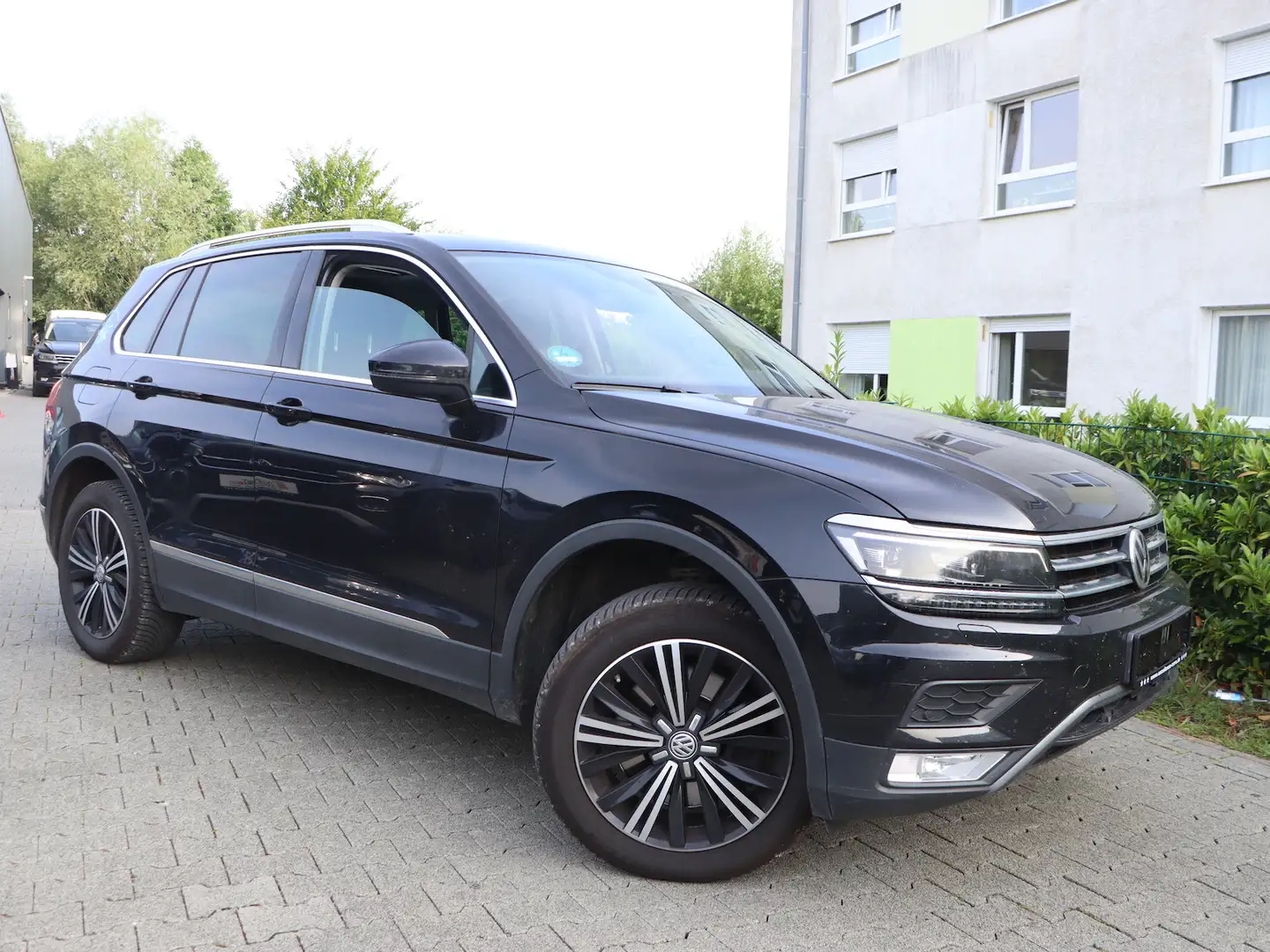 Volkswagen Tiguan 2.0 TDI DSG 4M HIGHLINE / PANORAMA / LED Schwarz - 2