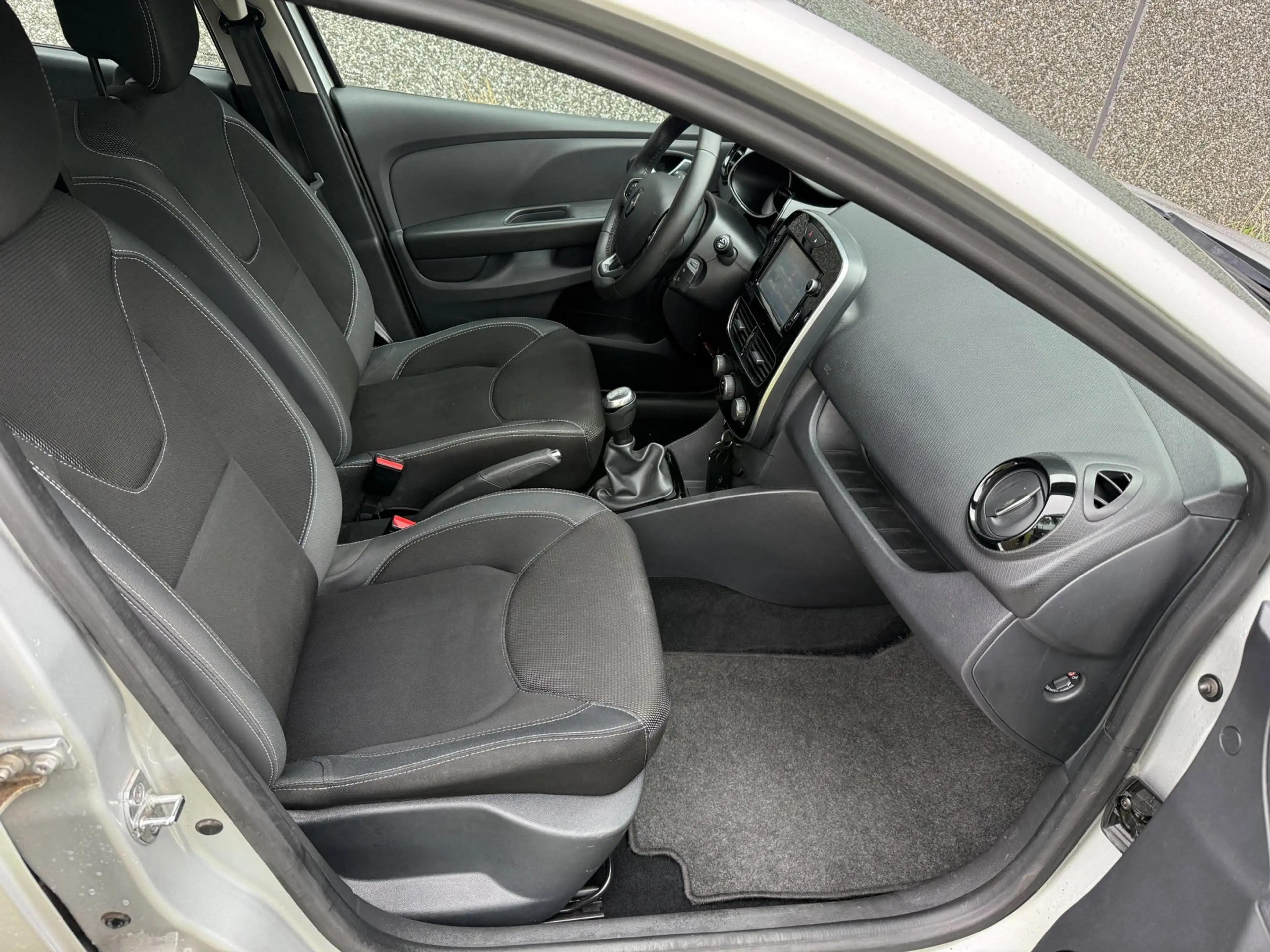 Renault Clio 0.9 TCe Zen/Dealer OH/2de eigen/APK tot 06-2027! — photo 15