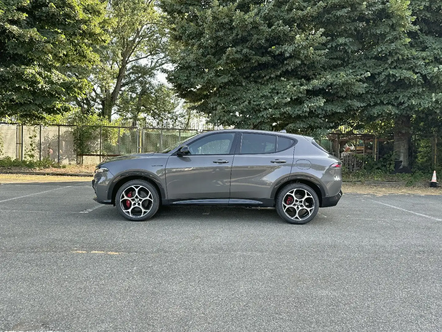 Alfa Romeo Tonale 1.3 280cv Plug in Hybrid AT6 Veloce Q4 Grigio - 2
