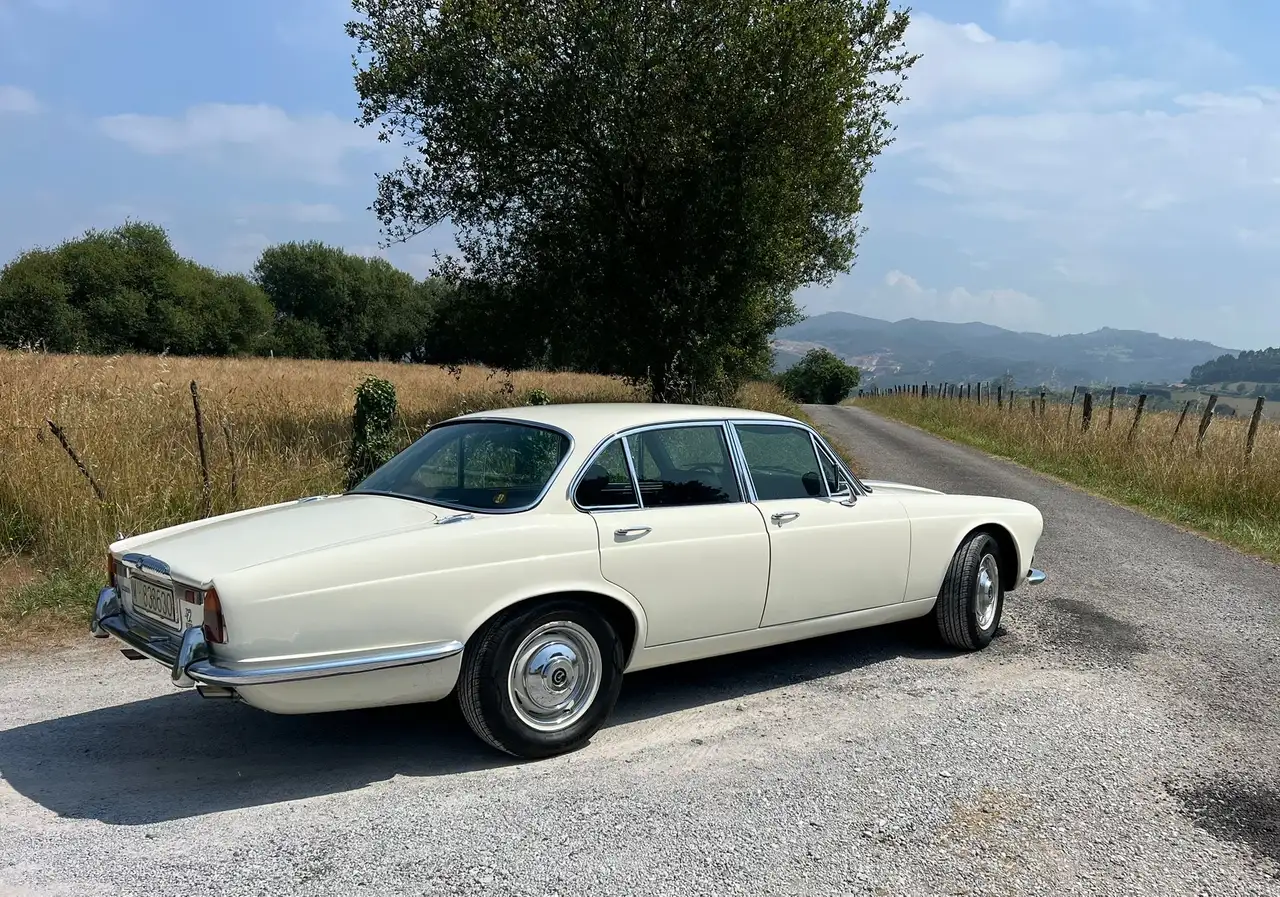 Jaguar XJ6 4.2 Daimler Sovereign Serie 1 Manual, foto 3