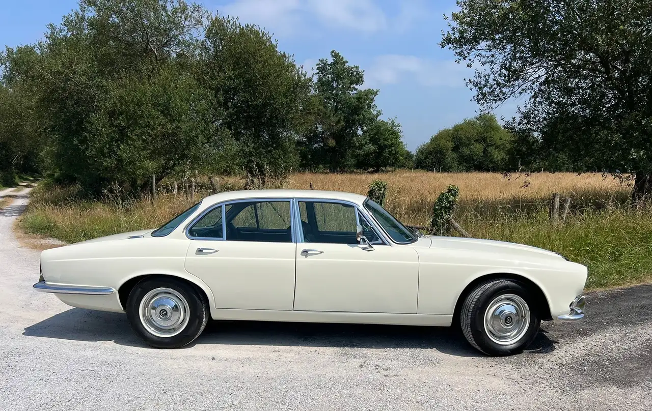 Jaguar XJ6 4.2 Daimler Sovereign Serie 1 Manual, foto 2