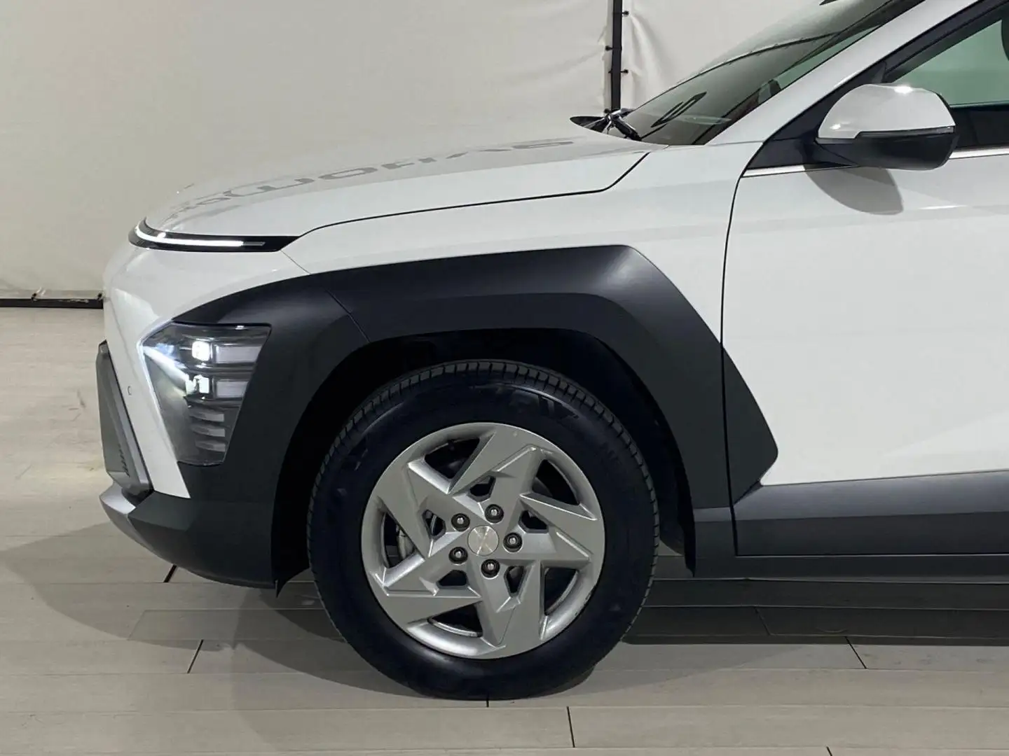Hyundai KONA 1.0 TGDI 48V Tecno 4x2 Blanco - 2
