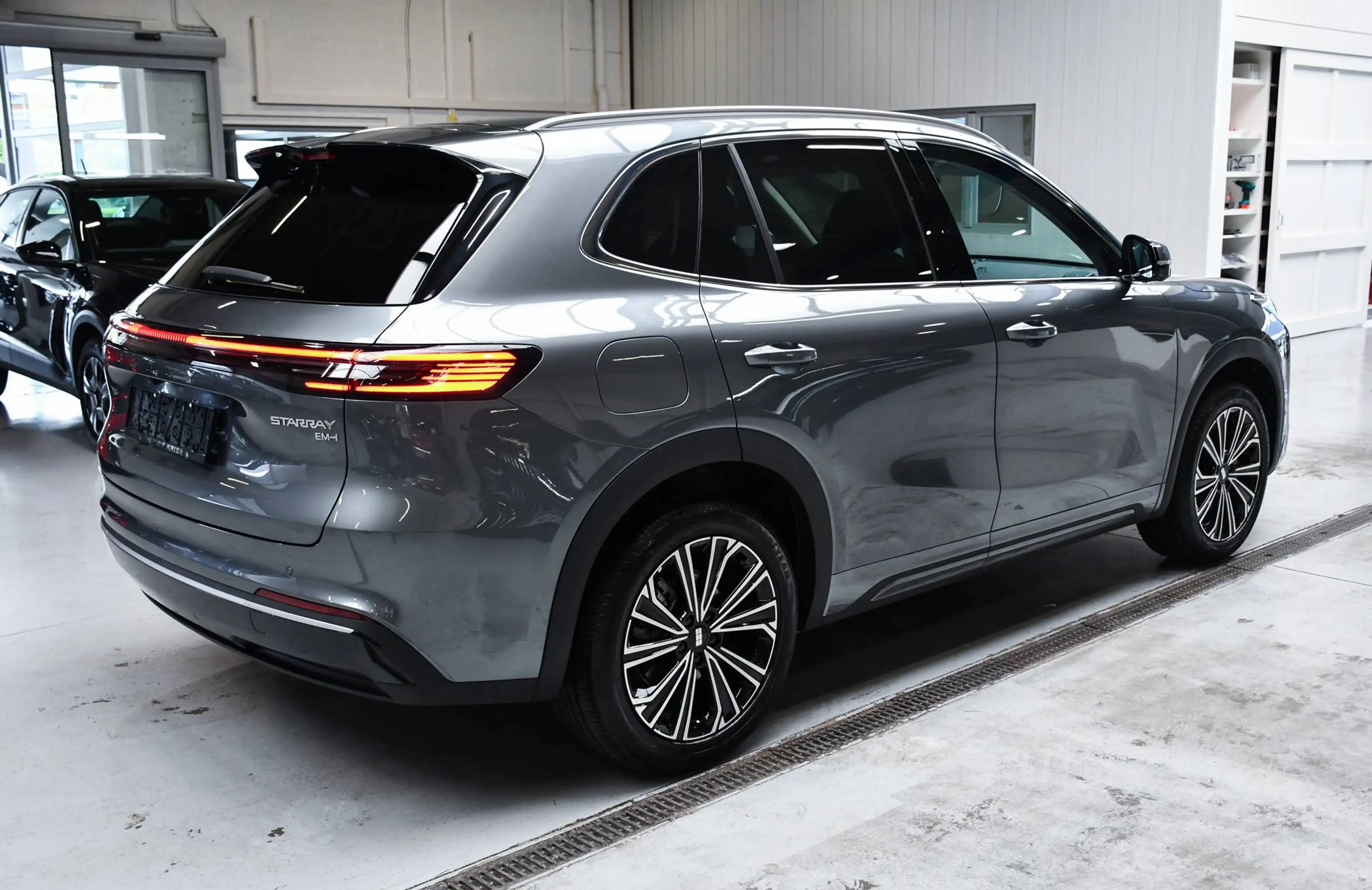 Geely Starray EM-i Pro+ 18,4 kWh NIEUW - NAVIGATIE / OPEN PANO-DAK / LEDER / CAMERA / ACC / BLIS / PDC — photo 3
